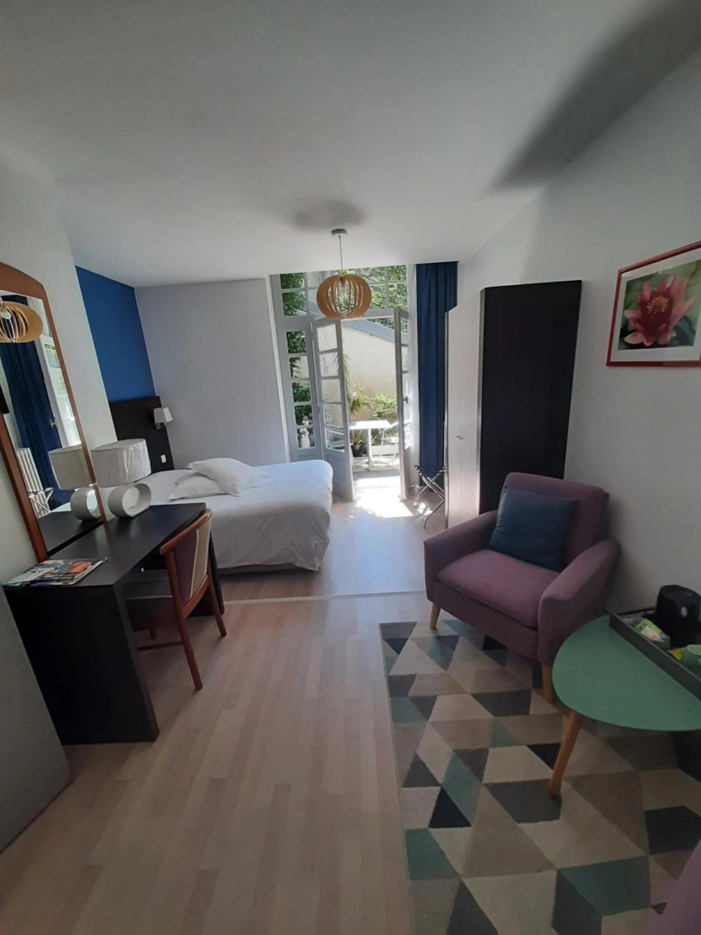 Photo of the whole room, Bed in Hotel Régina