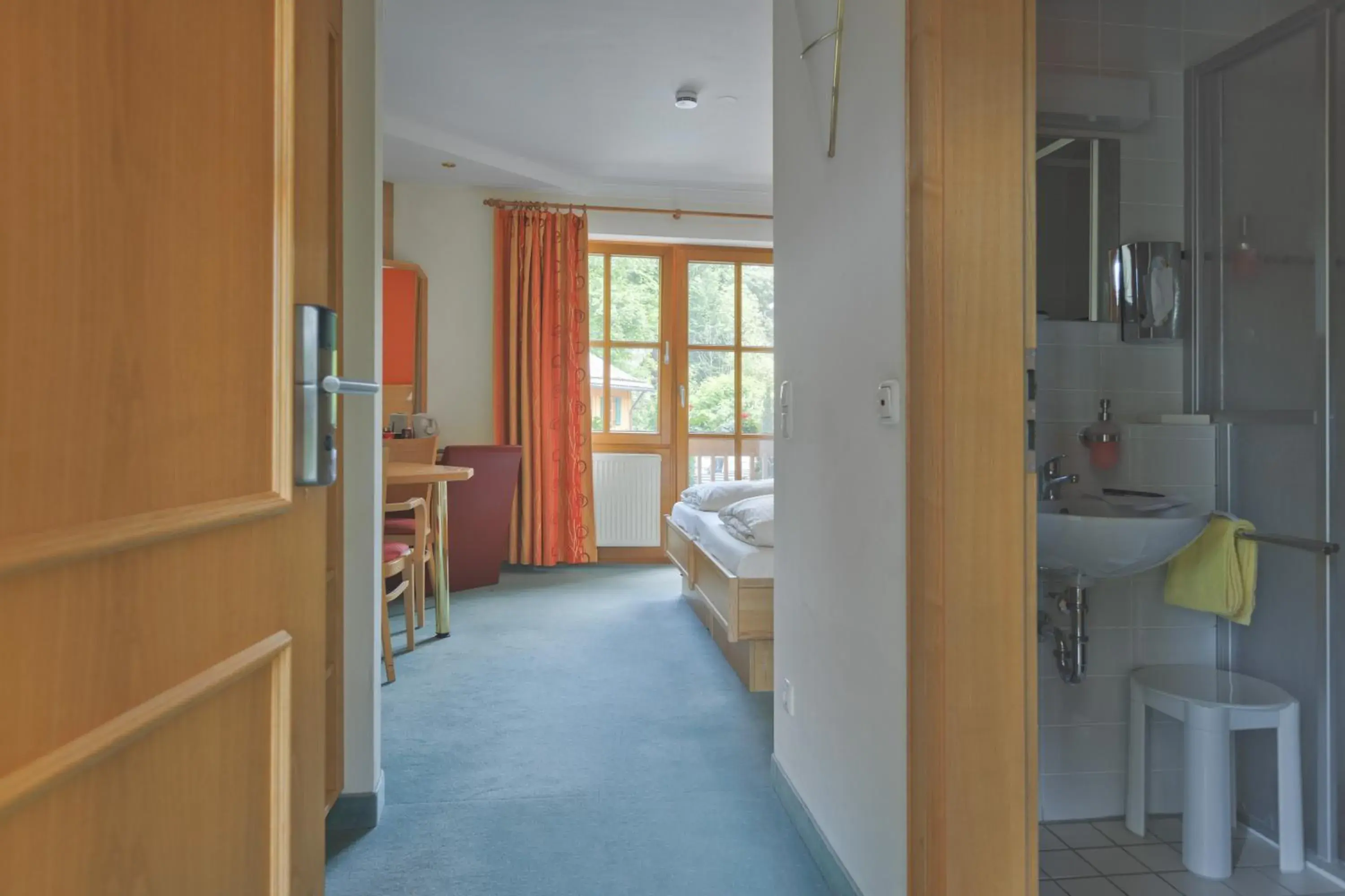 Comfort Twin Room with Balcony or Terrace - single occupancy in Alphotel Ettal Comfort Twin Room with Balcony or Terrace - single occupancy in Alphotel Ettal