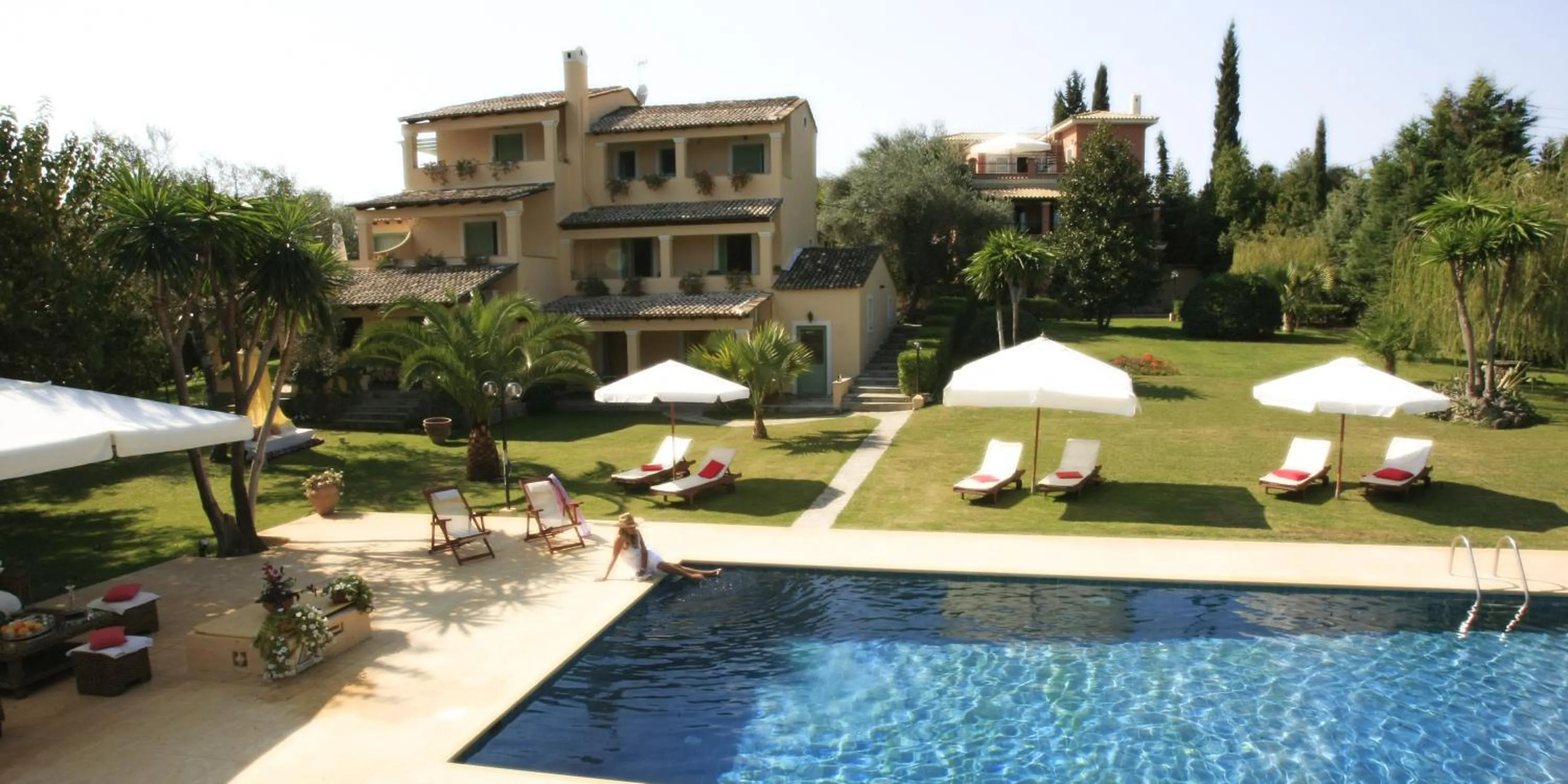 Swimming pool in Isabella Country House