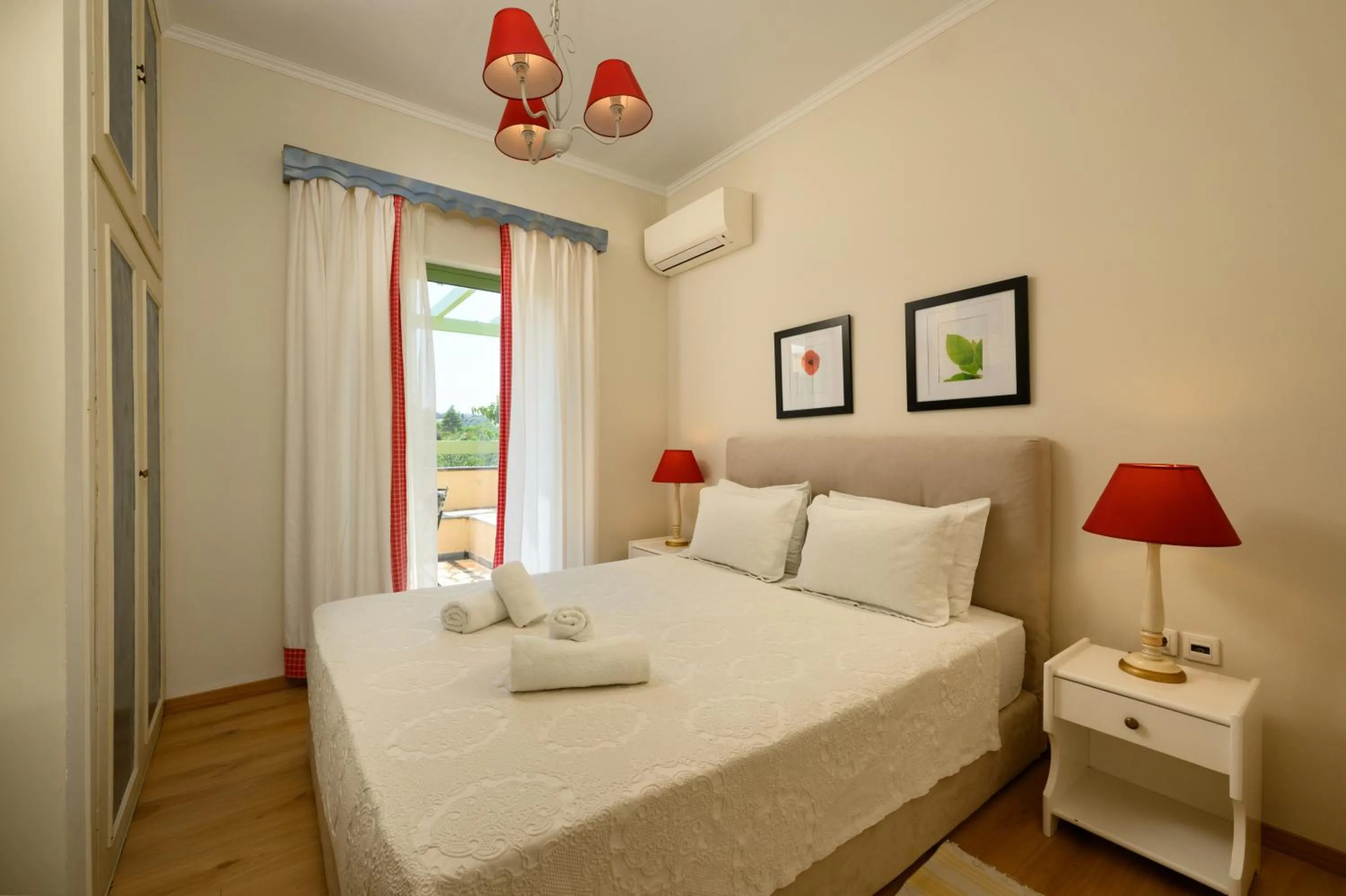 Bedroom, Bed in Isabella Country House