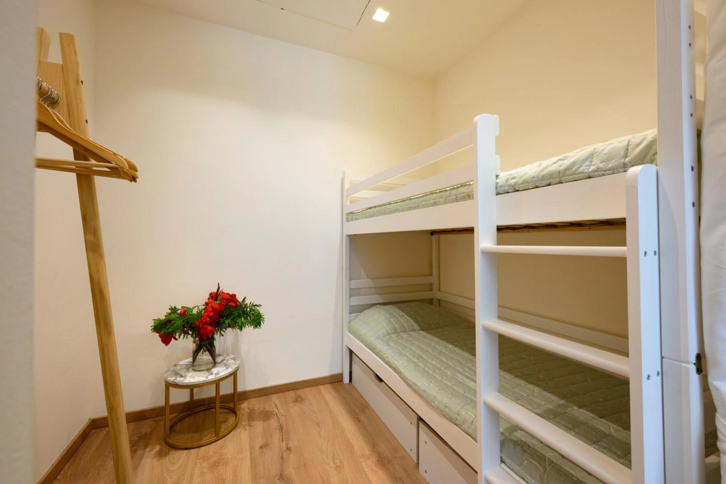 bunk bed, Bed in Isabella Country House