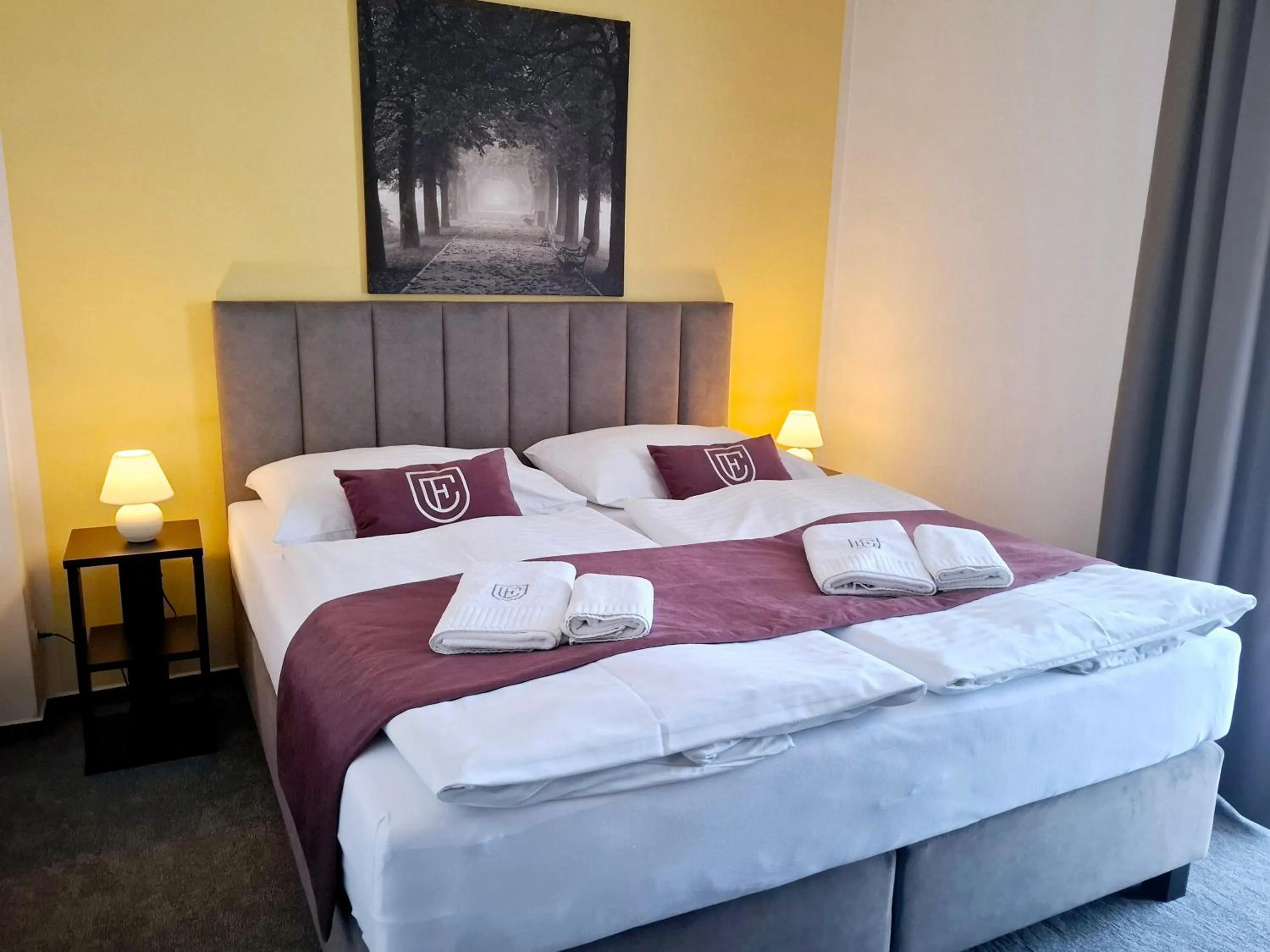 Bedroom, Bed in Hotel Eminent