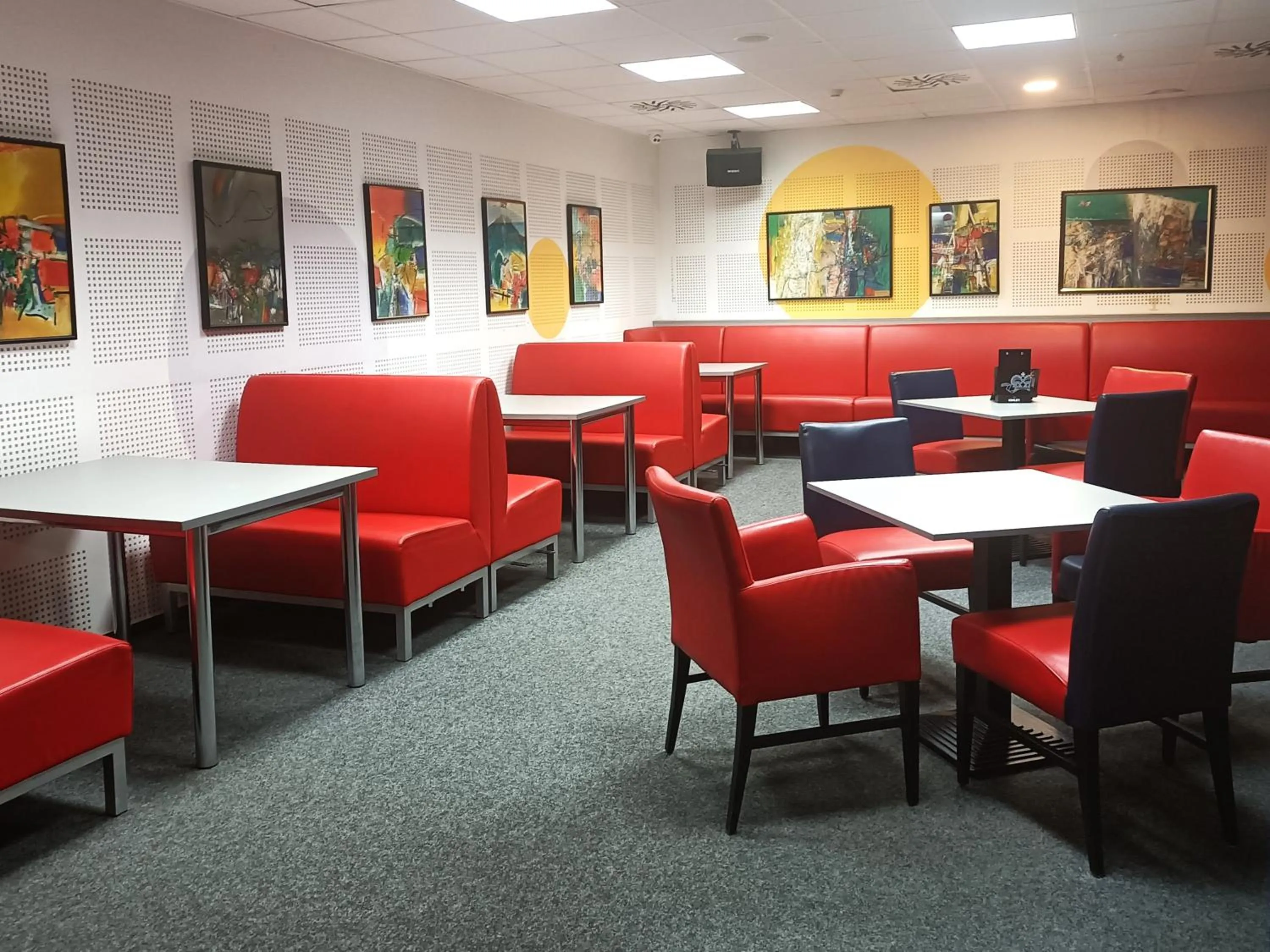 Bowling in Hotel Eminent