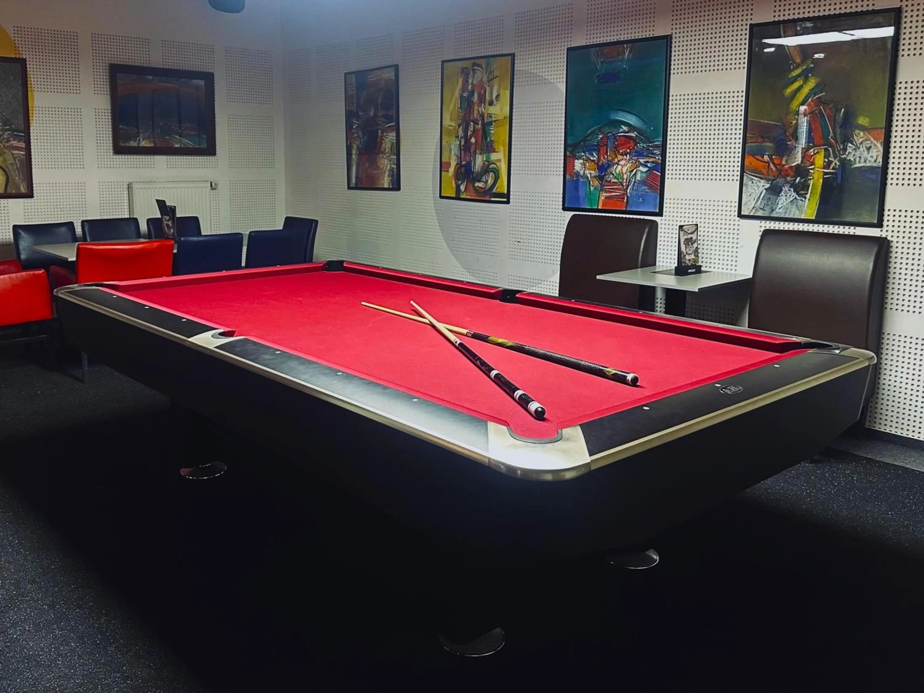 Bowling in Hotel Eminent