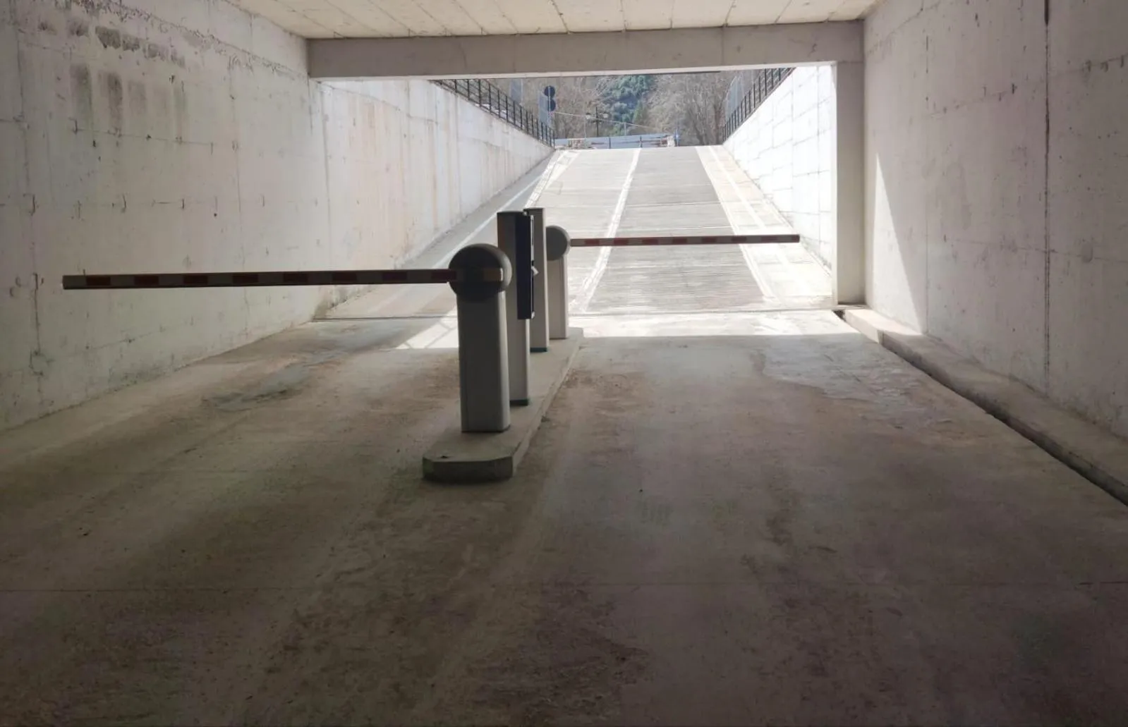 Parking in Hotel & Restaurant White City