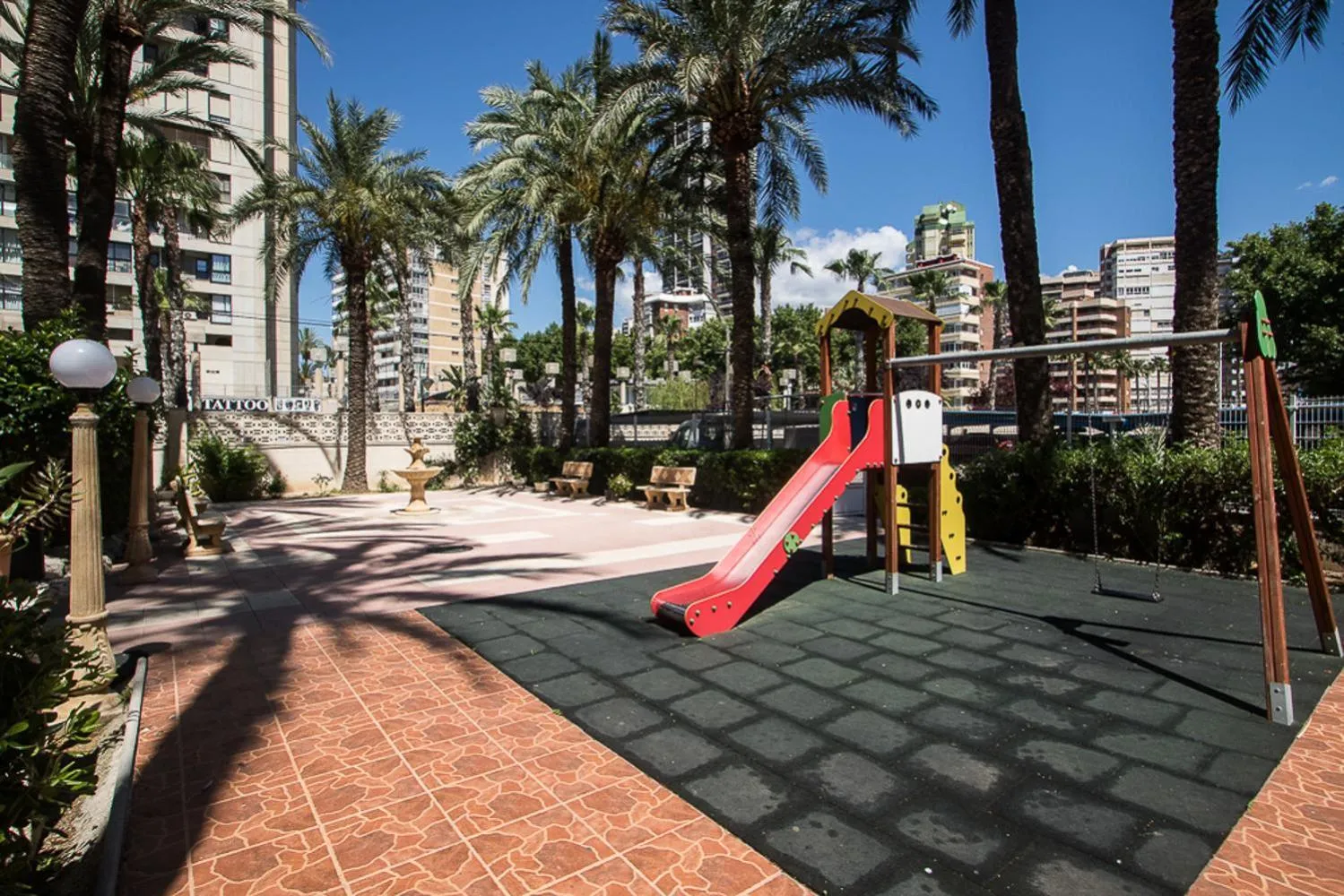 Day in Apartamentos Torre Yago