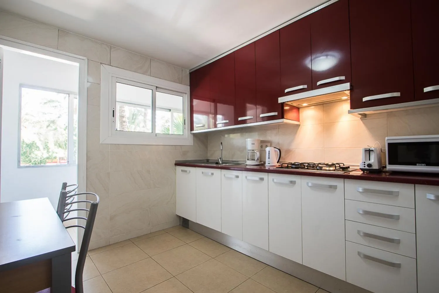 Coffee/tea facilities in Apartamentos Torre Yago