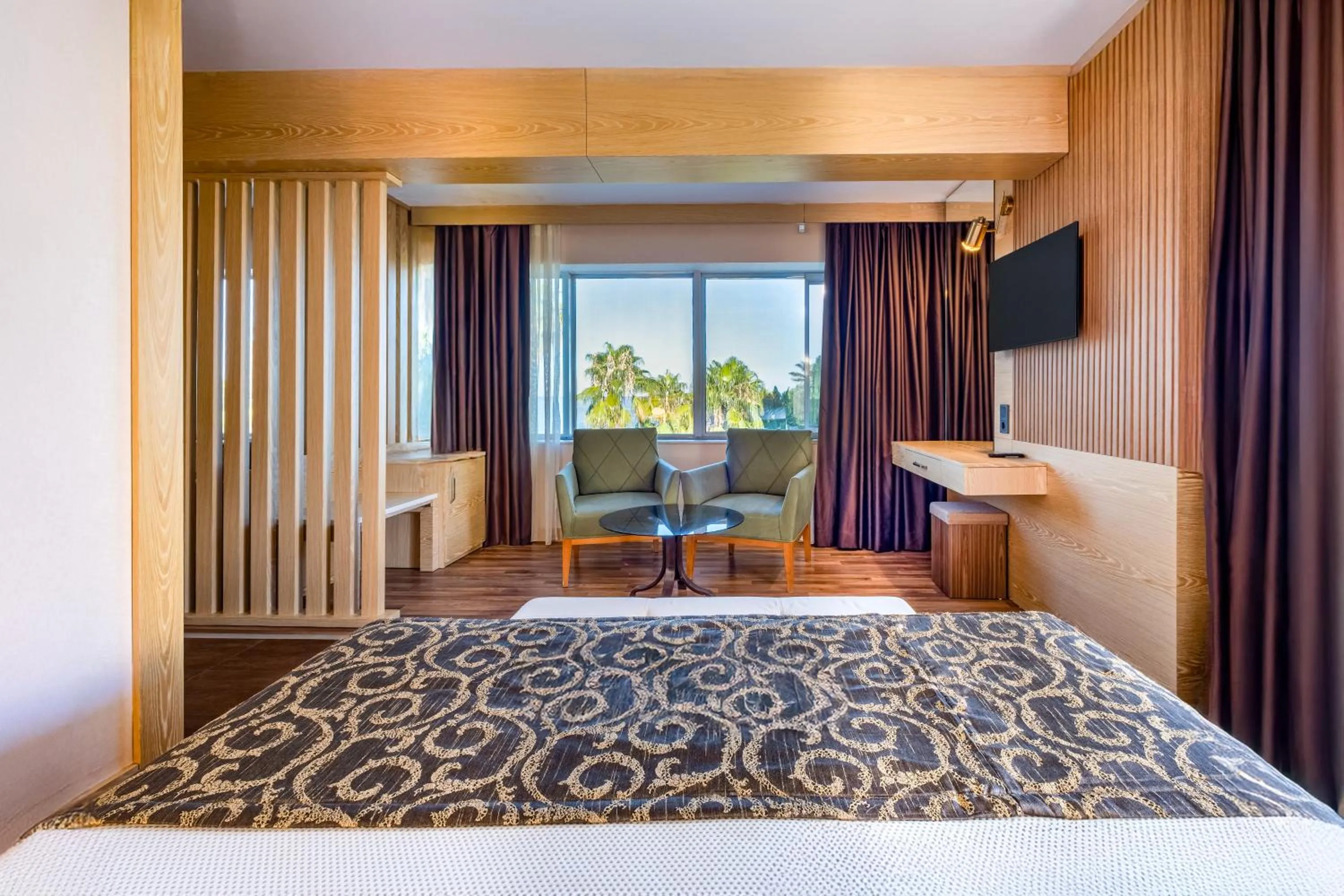 Communal lounge/ TV room, Bed in Fame Beach Hotel