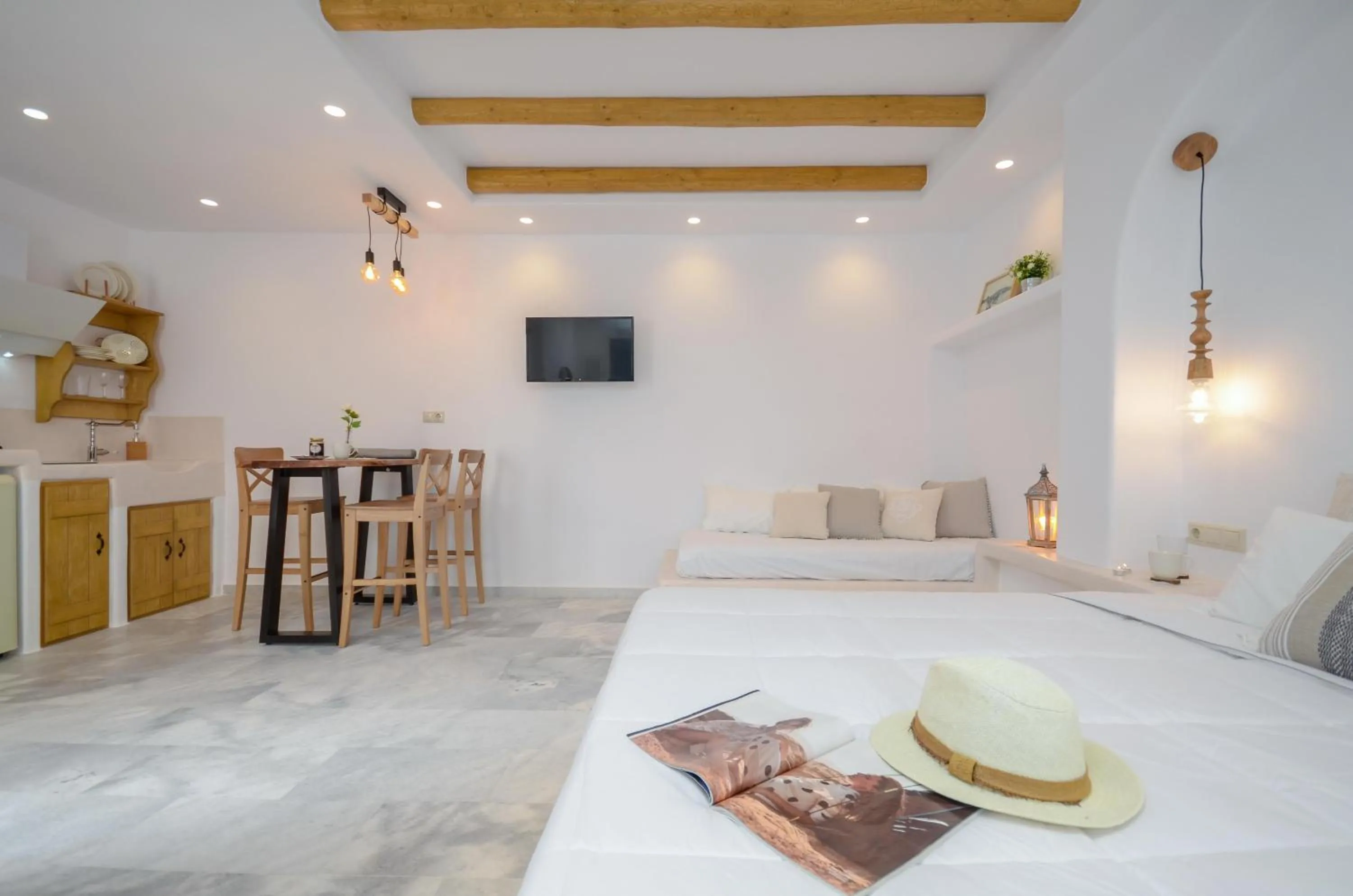 Dining area, Bed in Asterias Studios