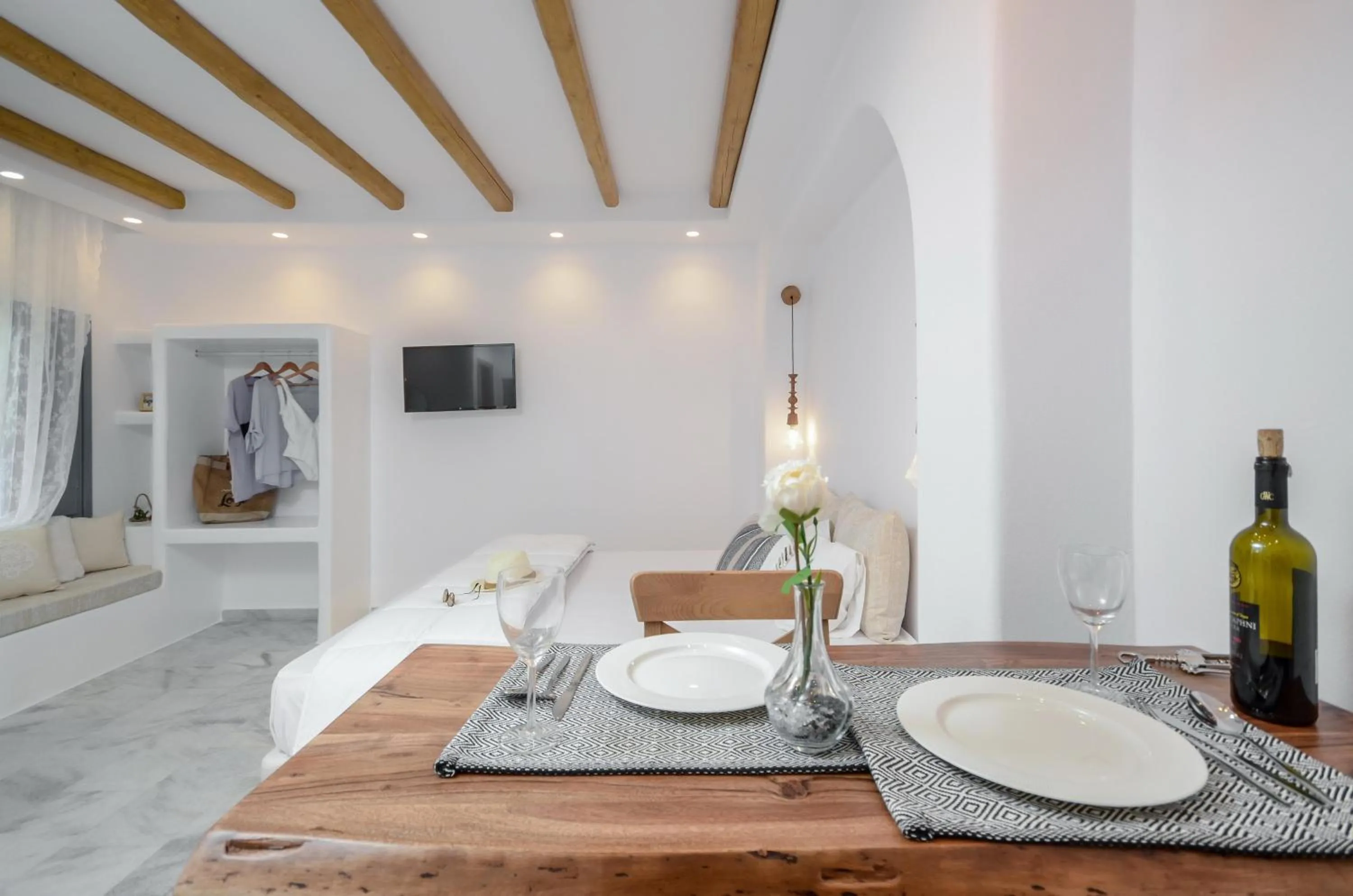 Dining area in Asterias Studios