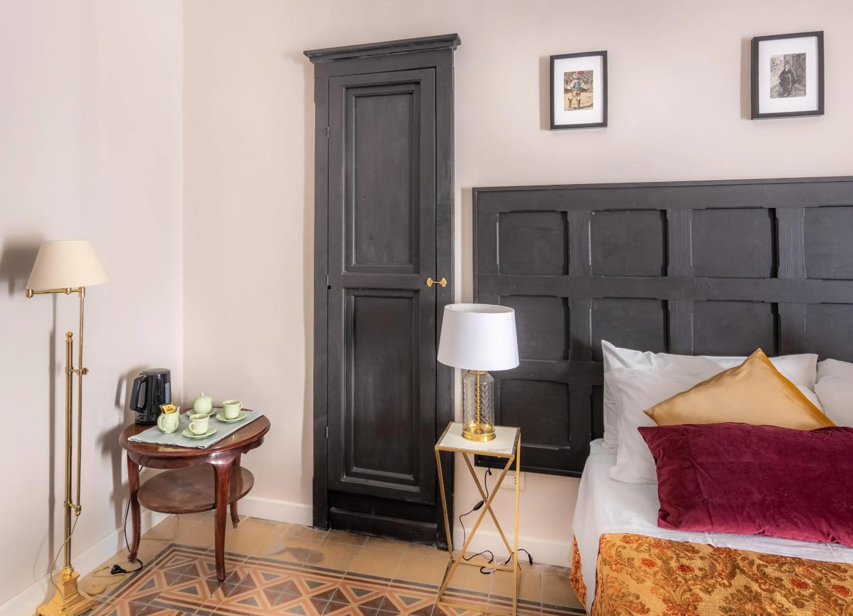 Photo of the whole room, Bed in Donna Maddalena