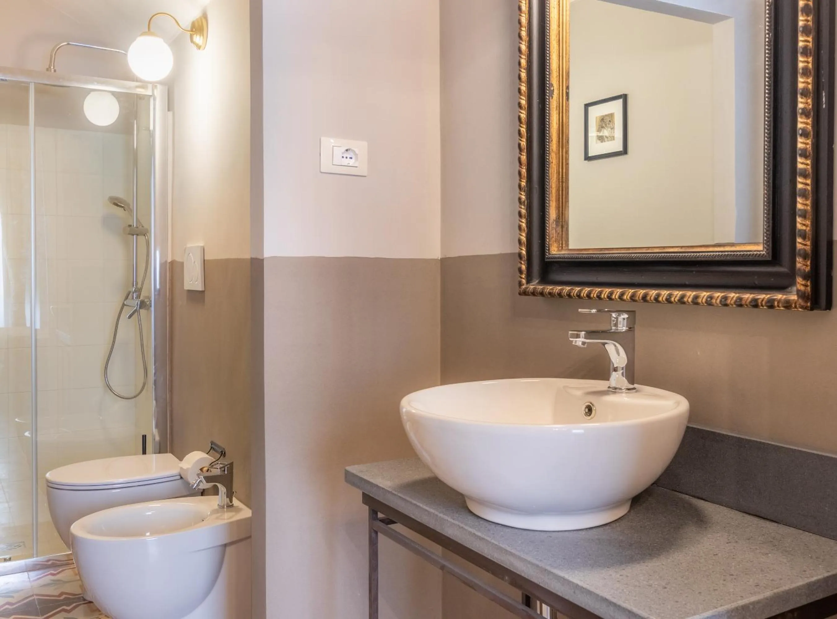 Shower in Donna Maddalena