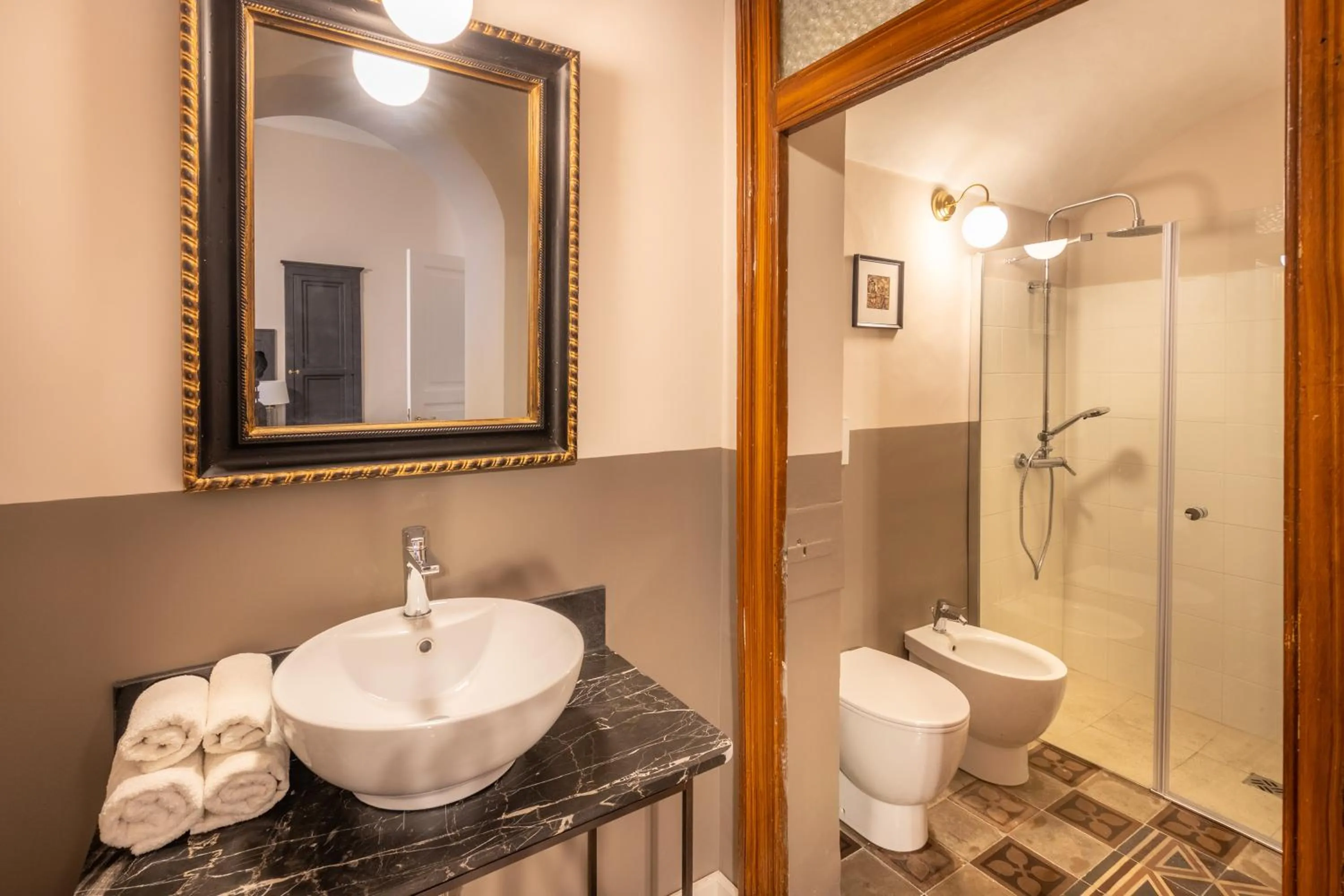 Shower in Donna Maddalena