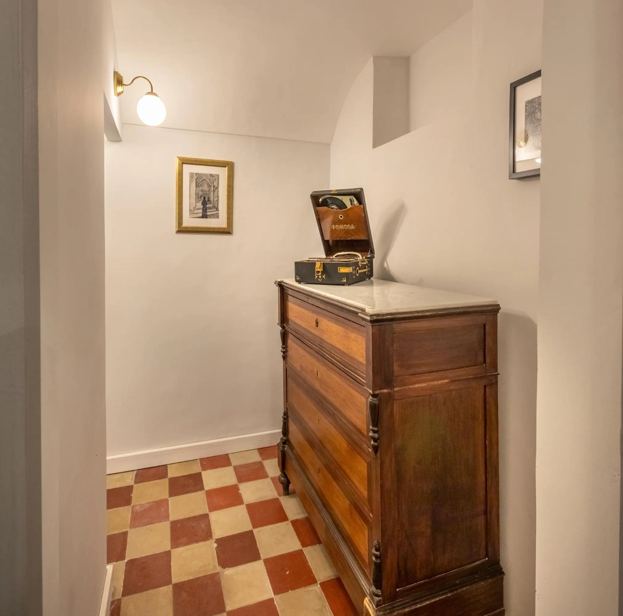 Decorative detail in Donna Maddalena