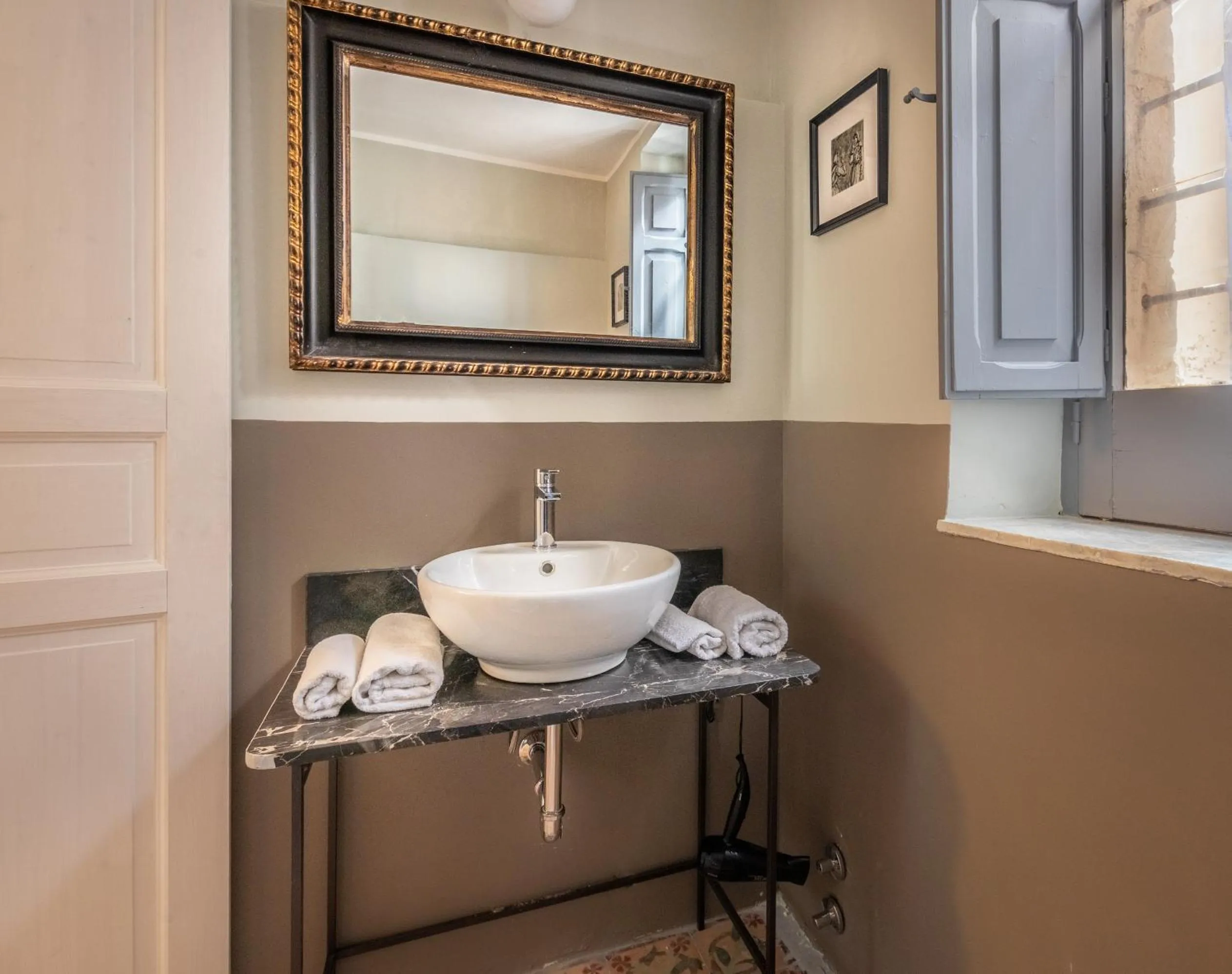 Bathroom in Donna Maddalena