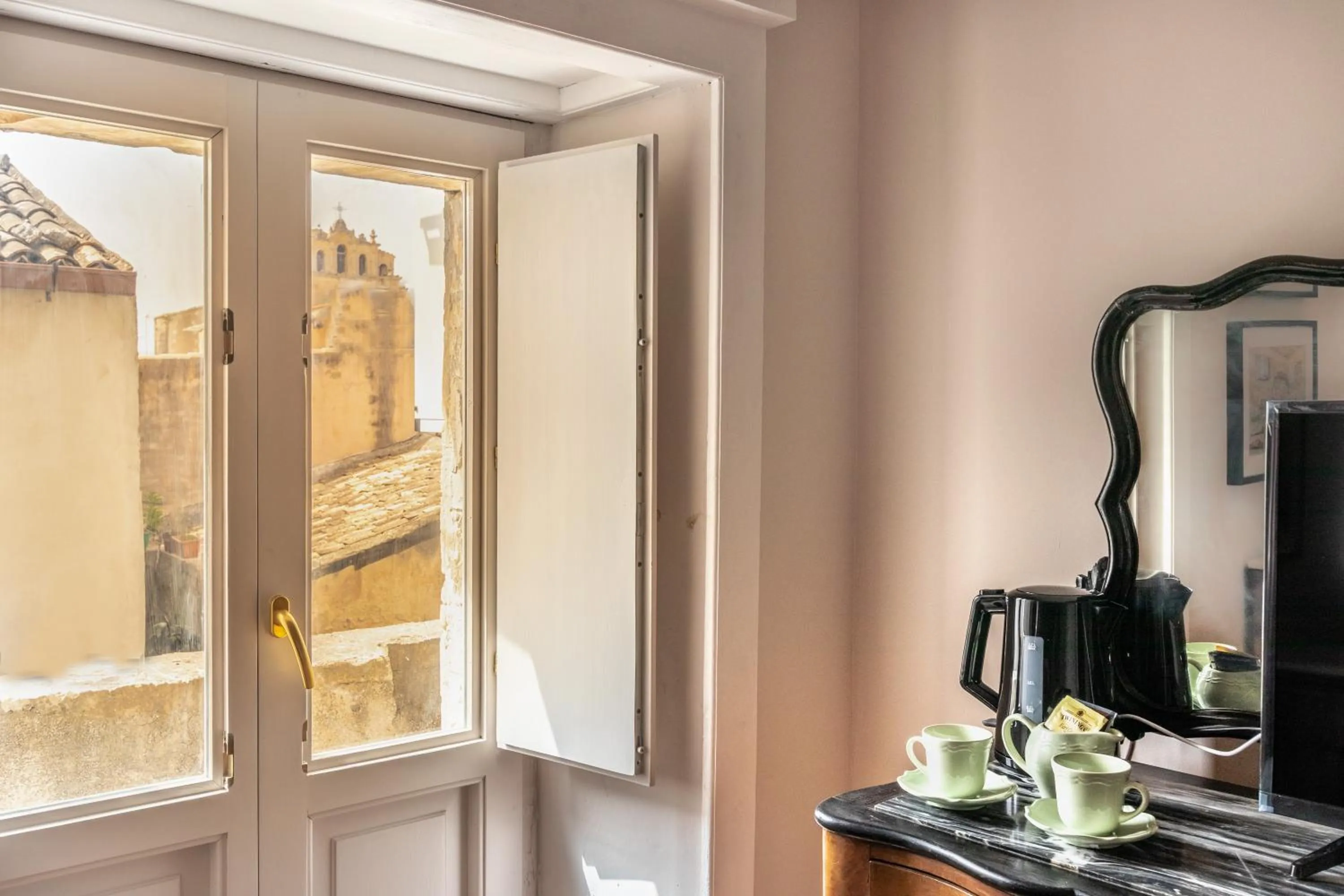 Coffee/tea facilities in Donna Maddalena