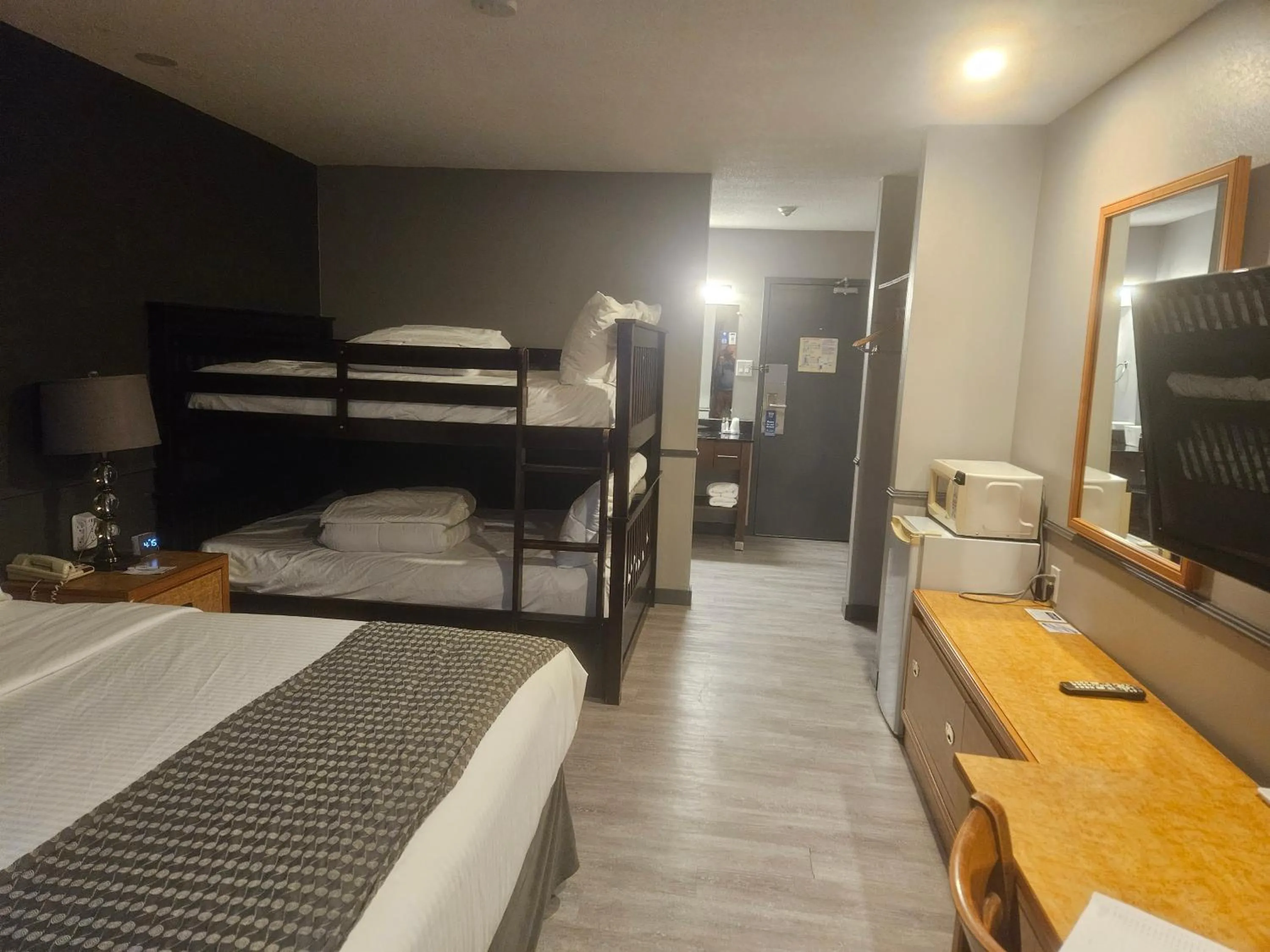 Family, Bed in Travelodge by Wyndham Brandon