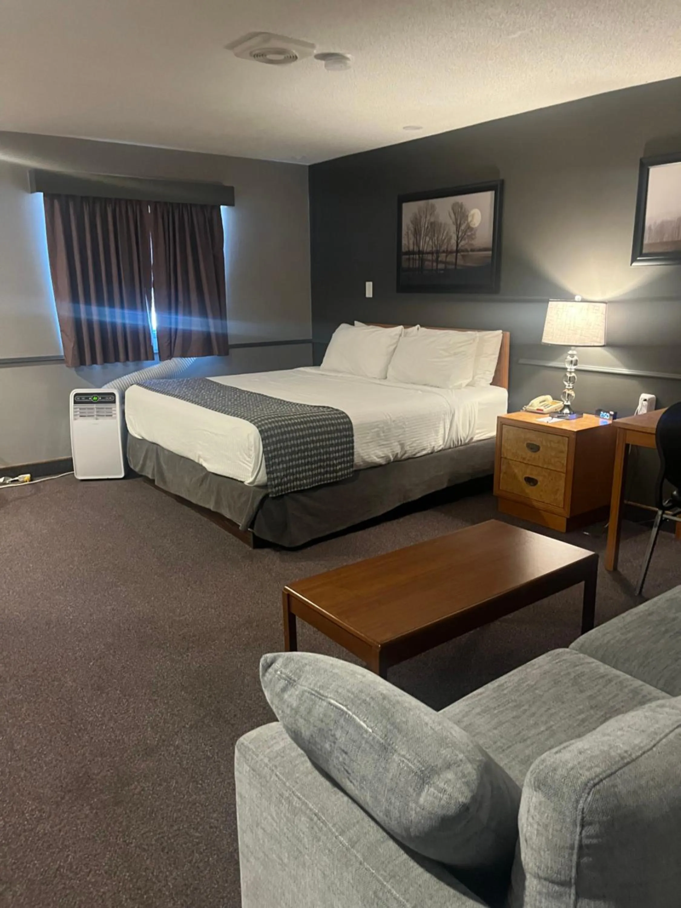 Bed in Travelodge by Wyndham Brandon