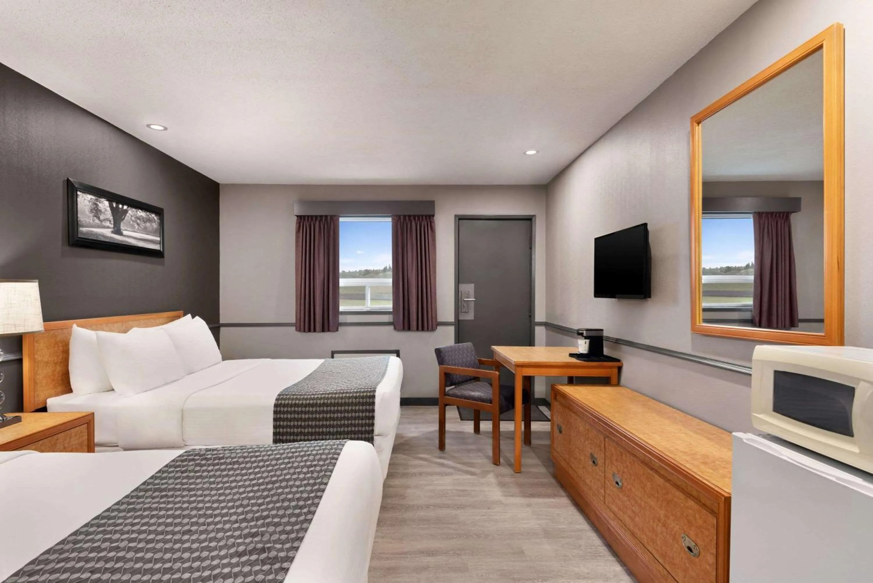 Photo of the whole room, Bed in Travelodge by Wyndham Brandon