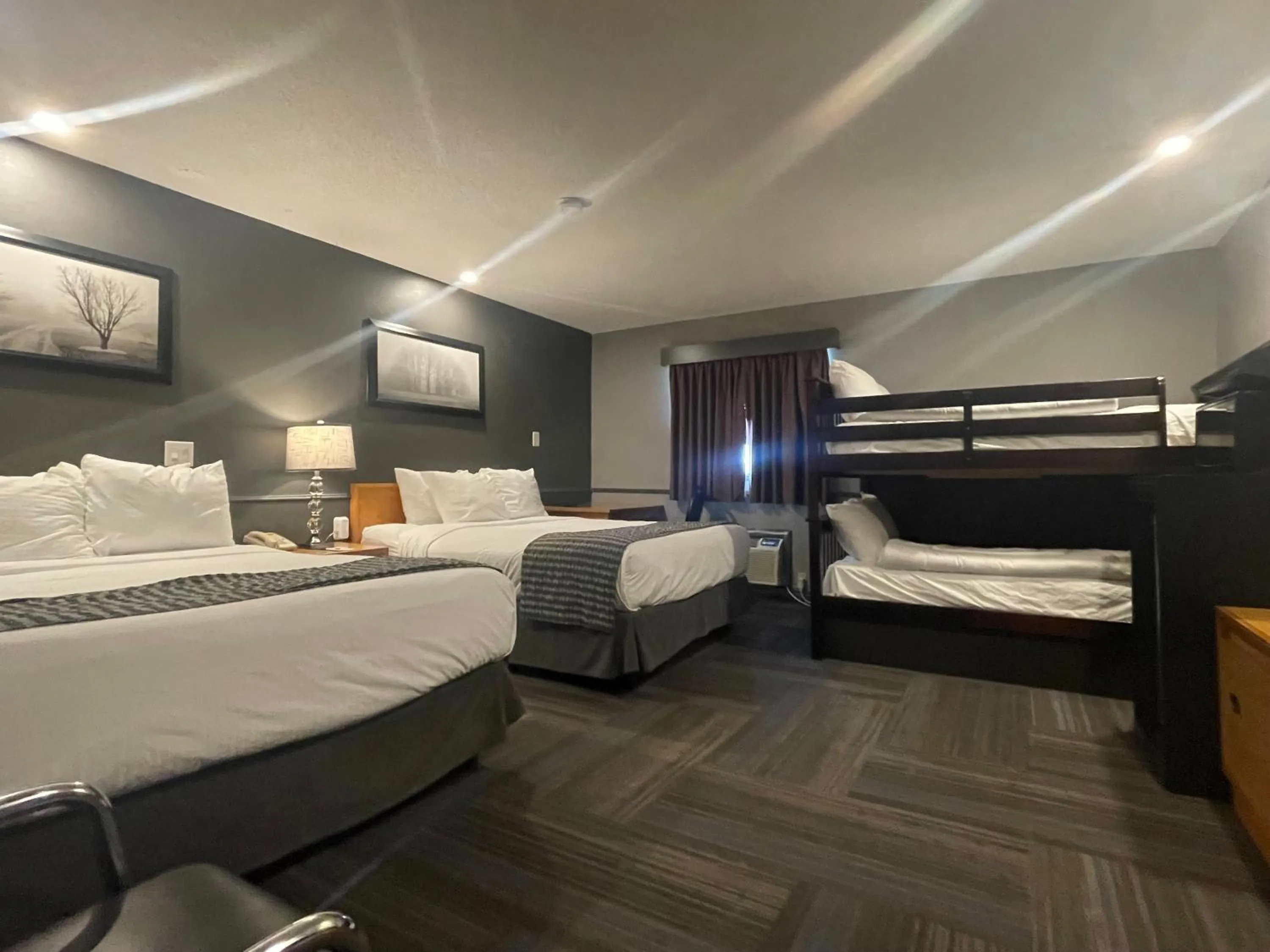 Photo of the whole room, Bed in Travelodge by Wyndham Brandon