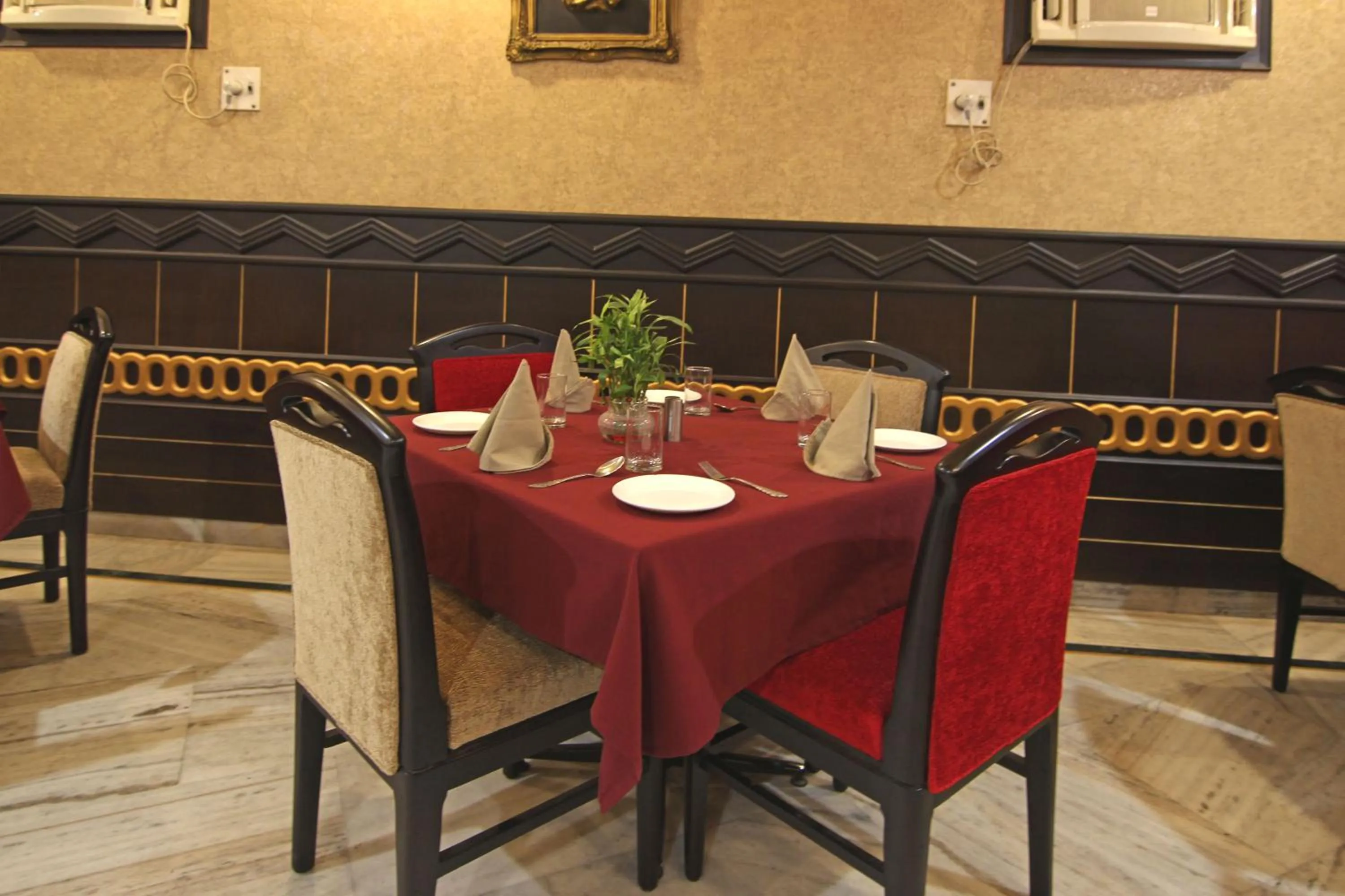 Restaurant/places to eat in Le Grand Hotel