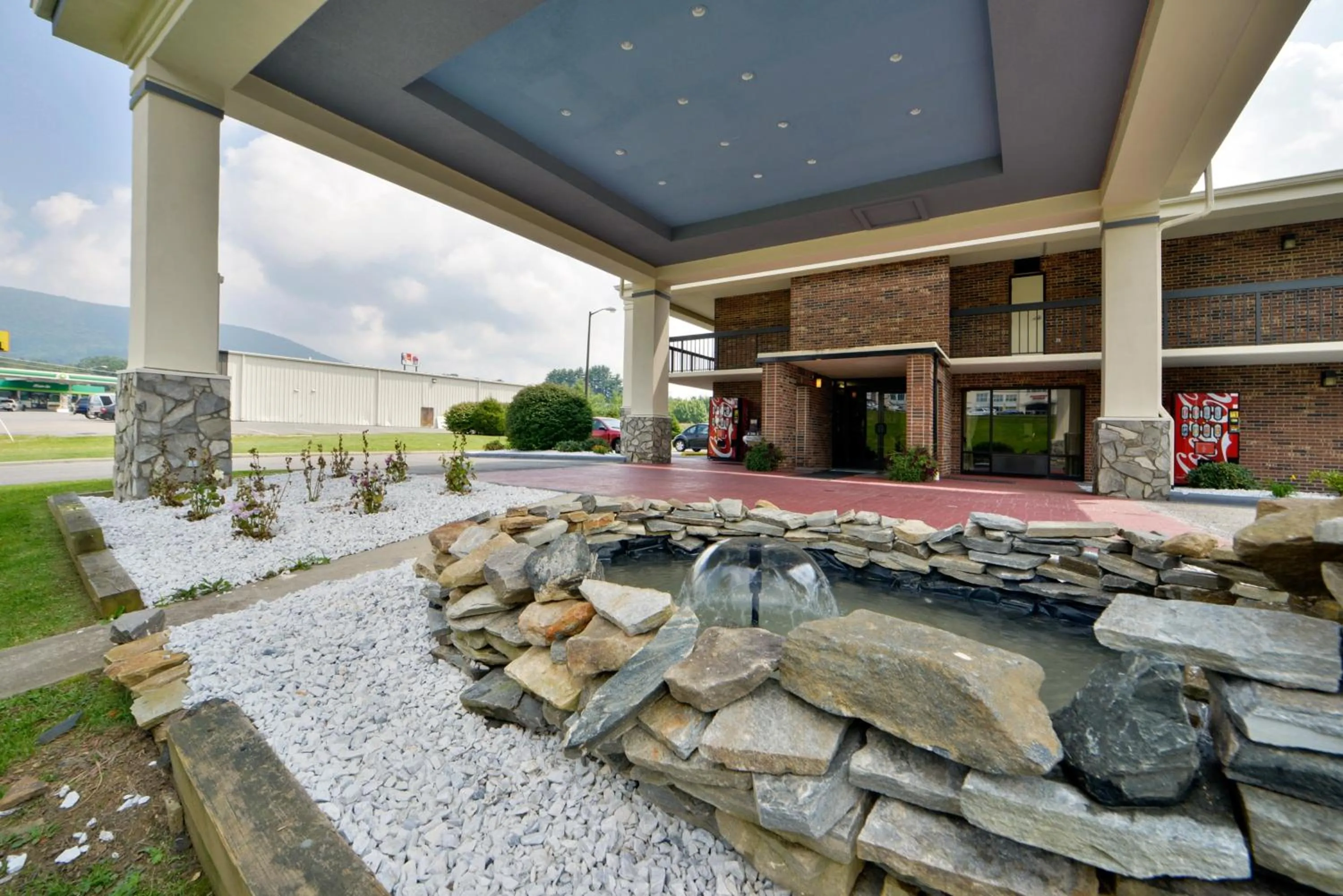 Facade/entrance in Nations Inn - West Jefferson