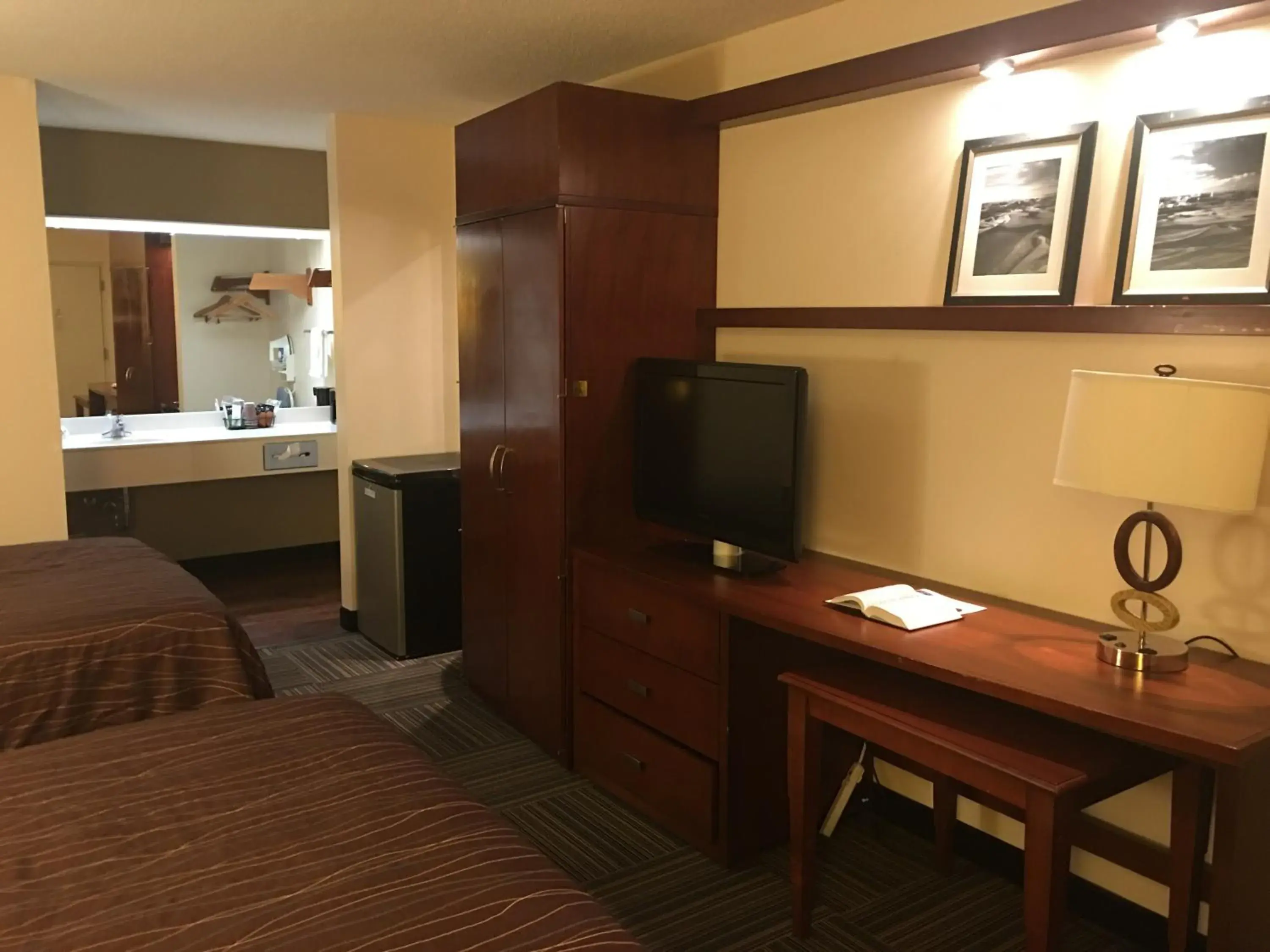 Budget Double Room - Pet Friendly in Nations Inn - West Jefferson Budget Double Room - Pet Friendly in Nations Inn - West Jefferson