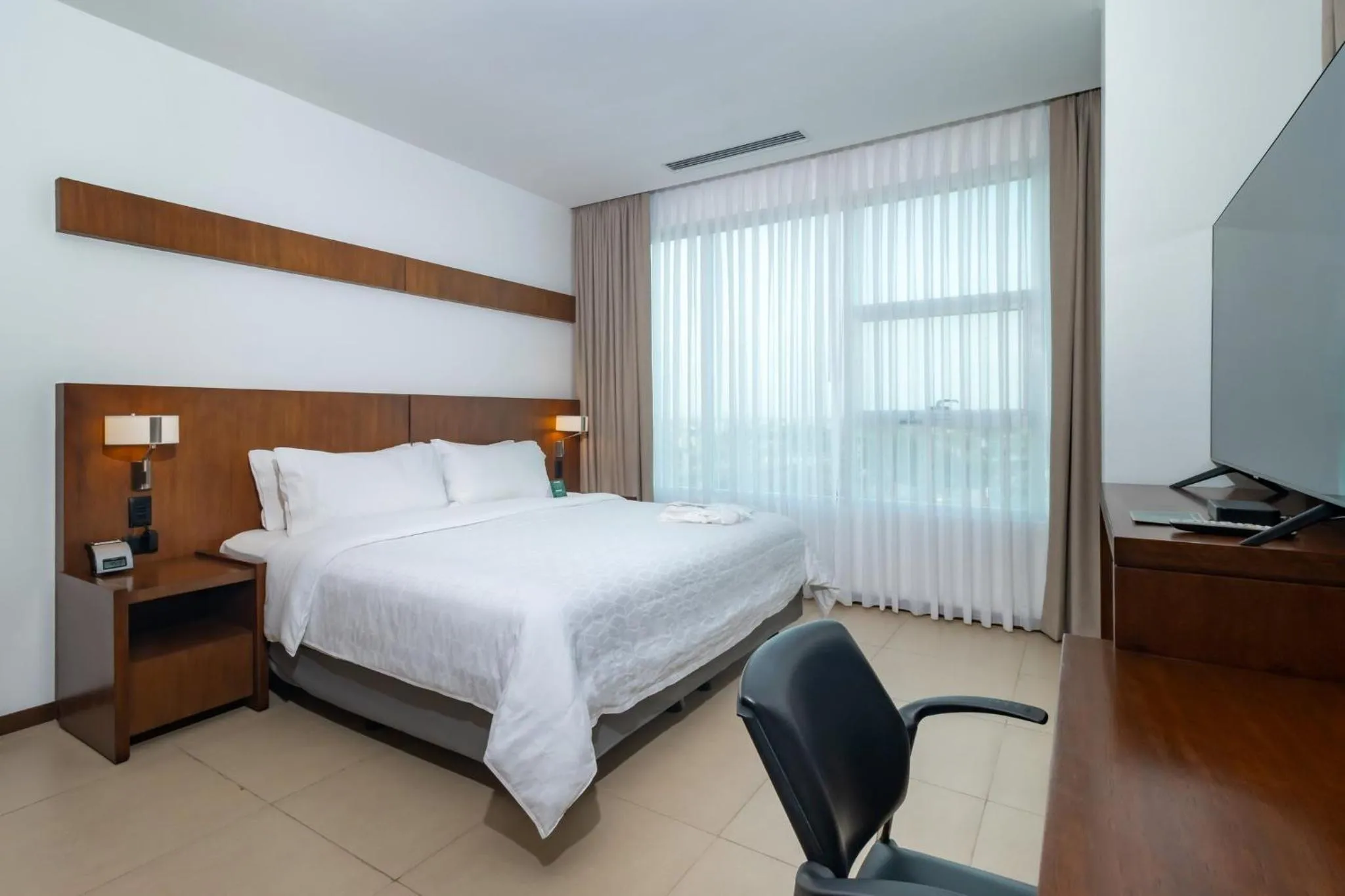 Photo of the whole room, Bed in Holiday Inn Guayaquil Airport by IHG