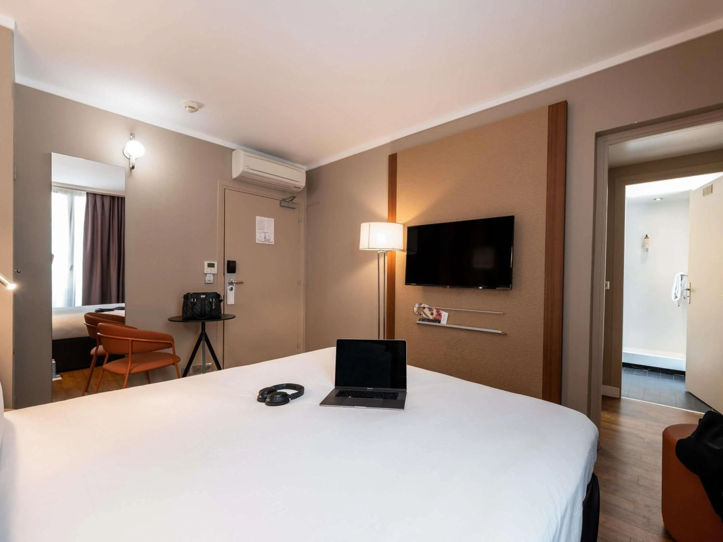 Bedroom, Bed in Mercure Paris Ouest Saint Germain
