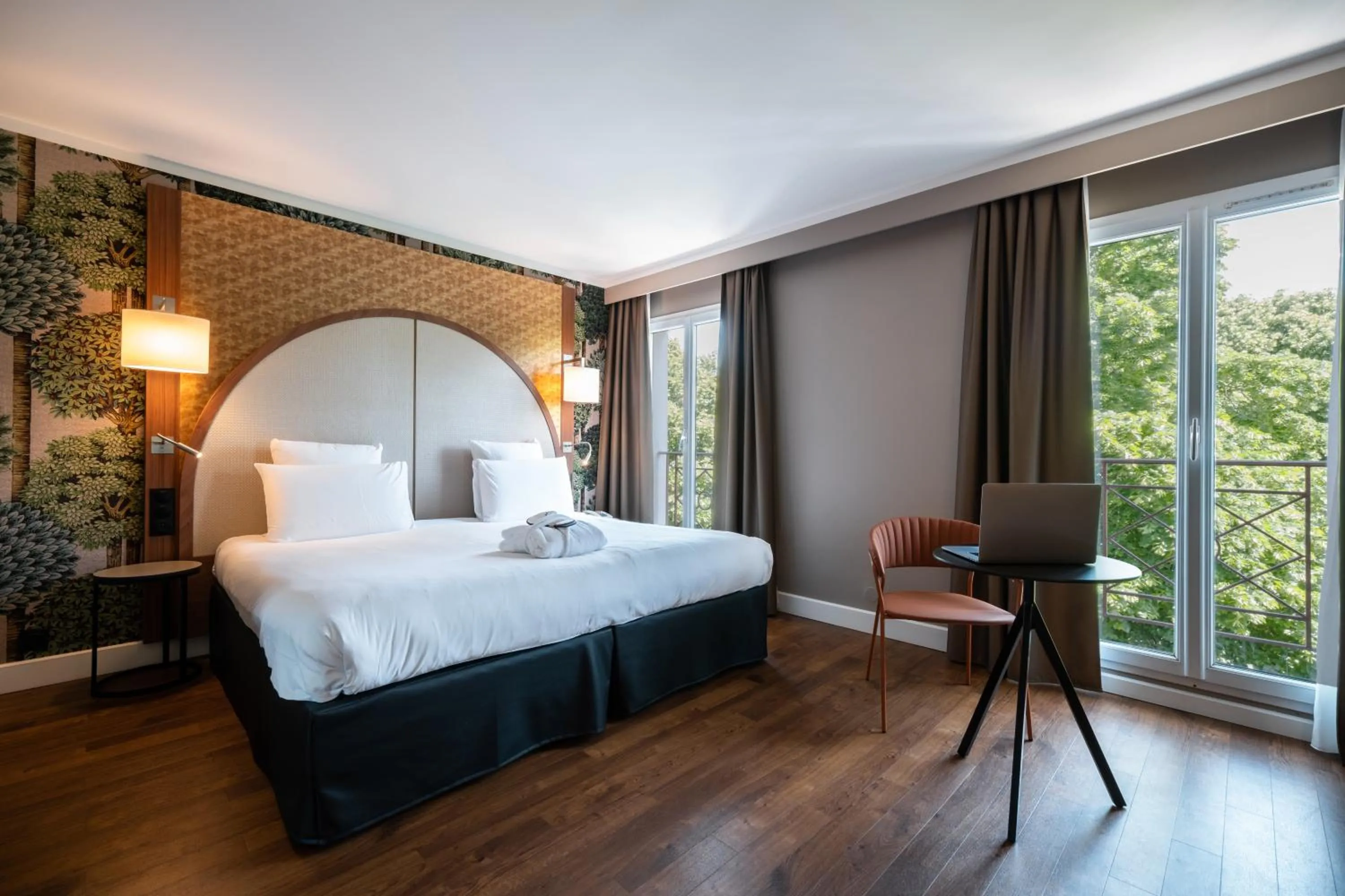 Bed in Mercure Paris Ouest Saint Germain
