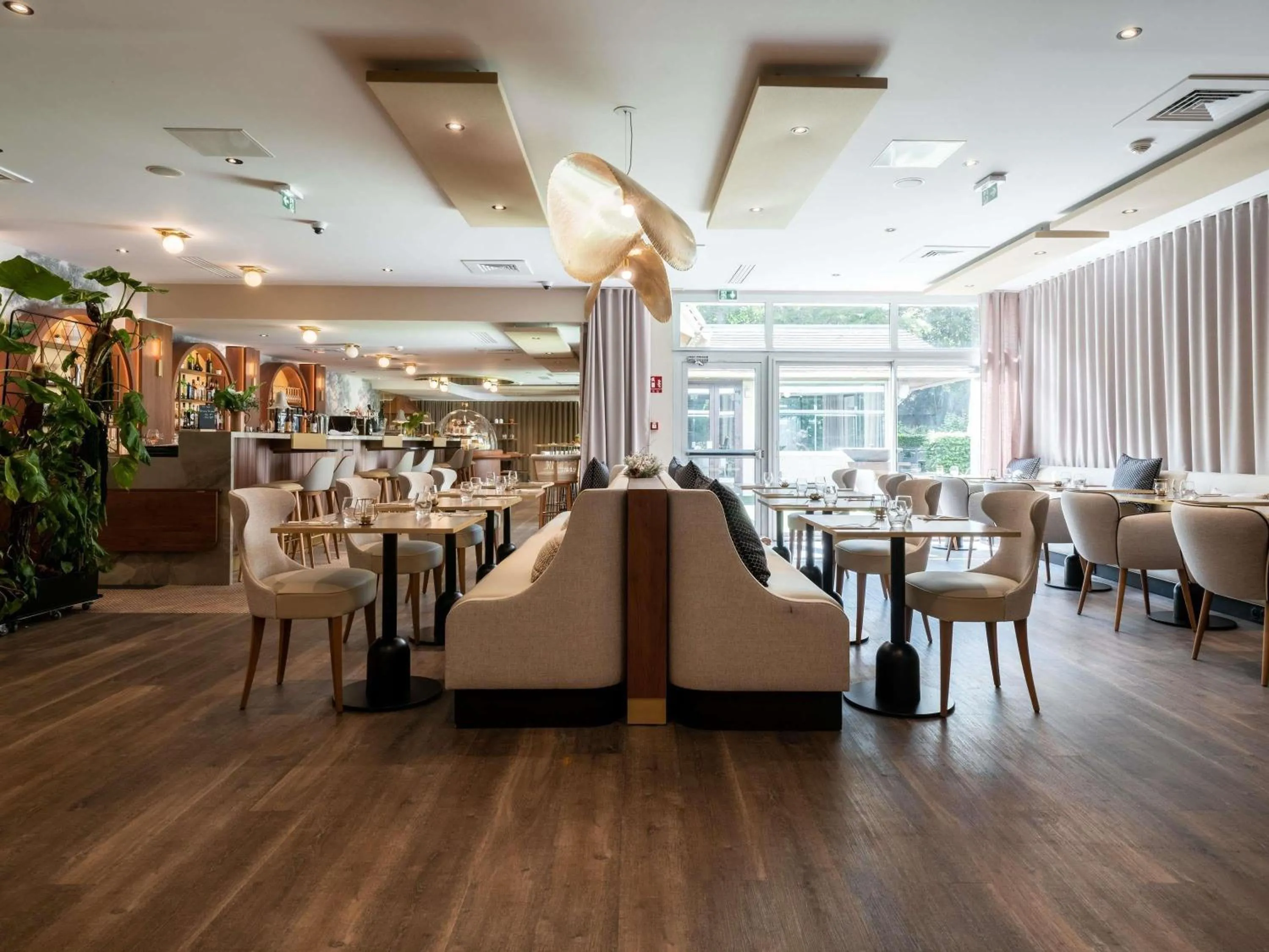 Property building in Mercure Paris Ouest Saint Germain