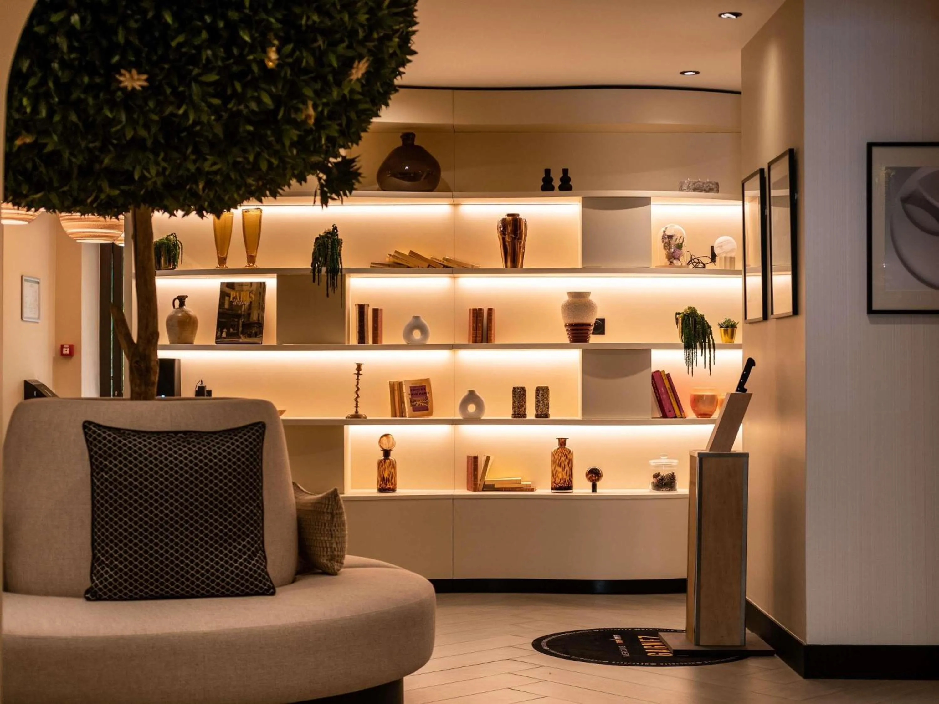 Property building in Mercure Paris Ouest Saint Germain