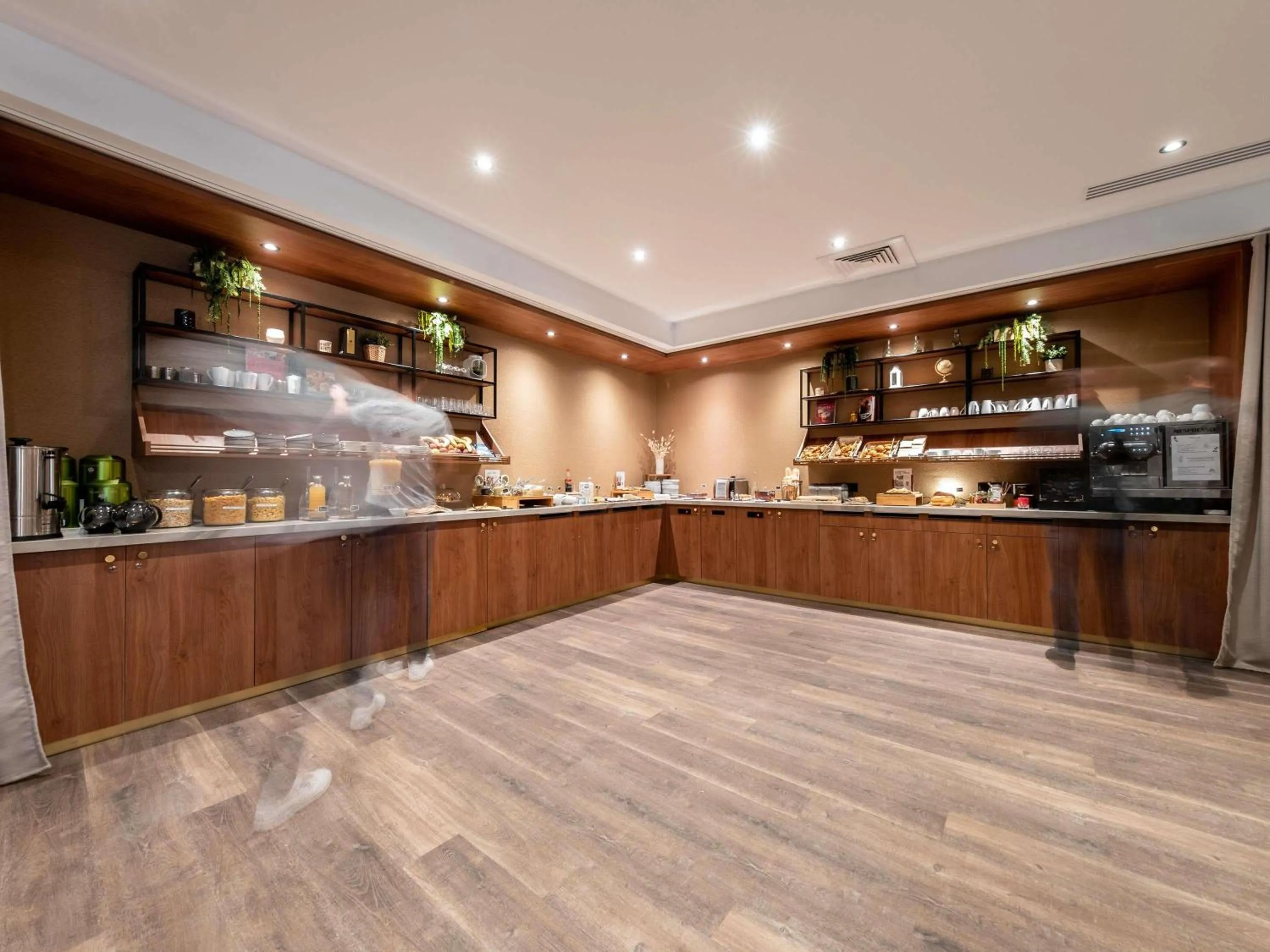 Breakfast in Mercure Paris Ouest Saint Germain