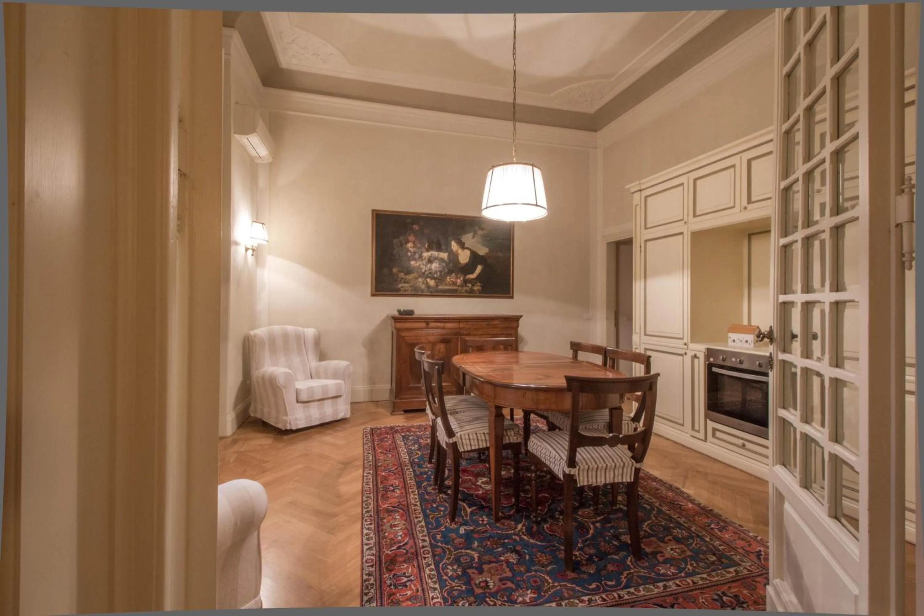Dining area in Yome - Your Home in Florence