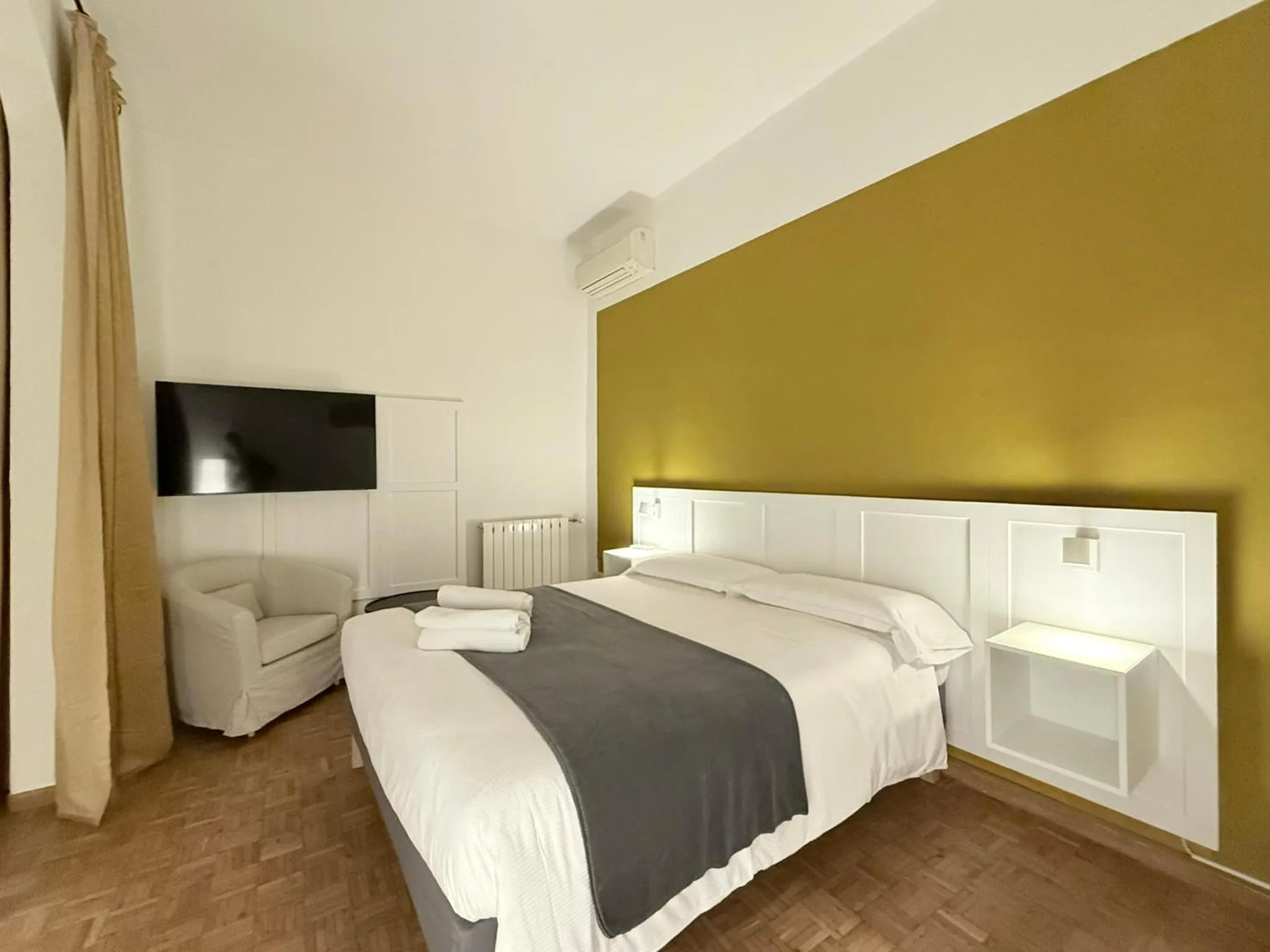 Bedroom, Bed in Yome - Your Home in Florence