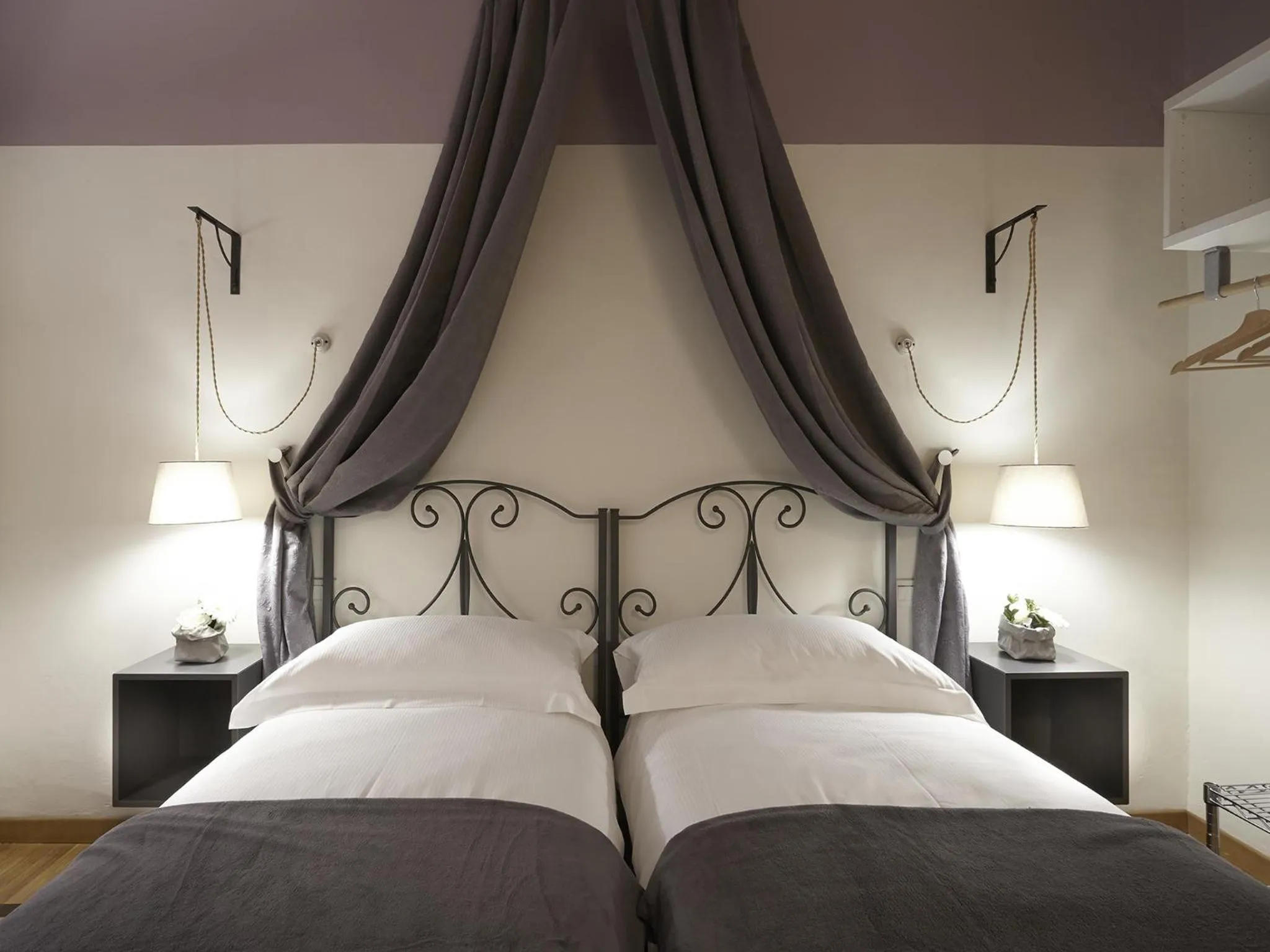 Photo of the whole room, Bed in Yome - Your Home in Florence