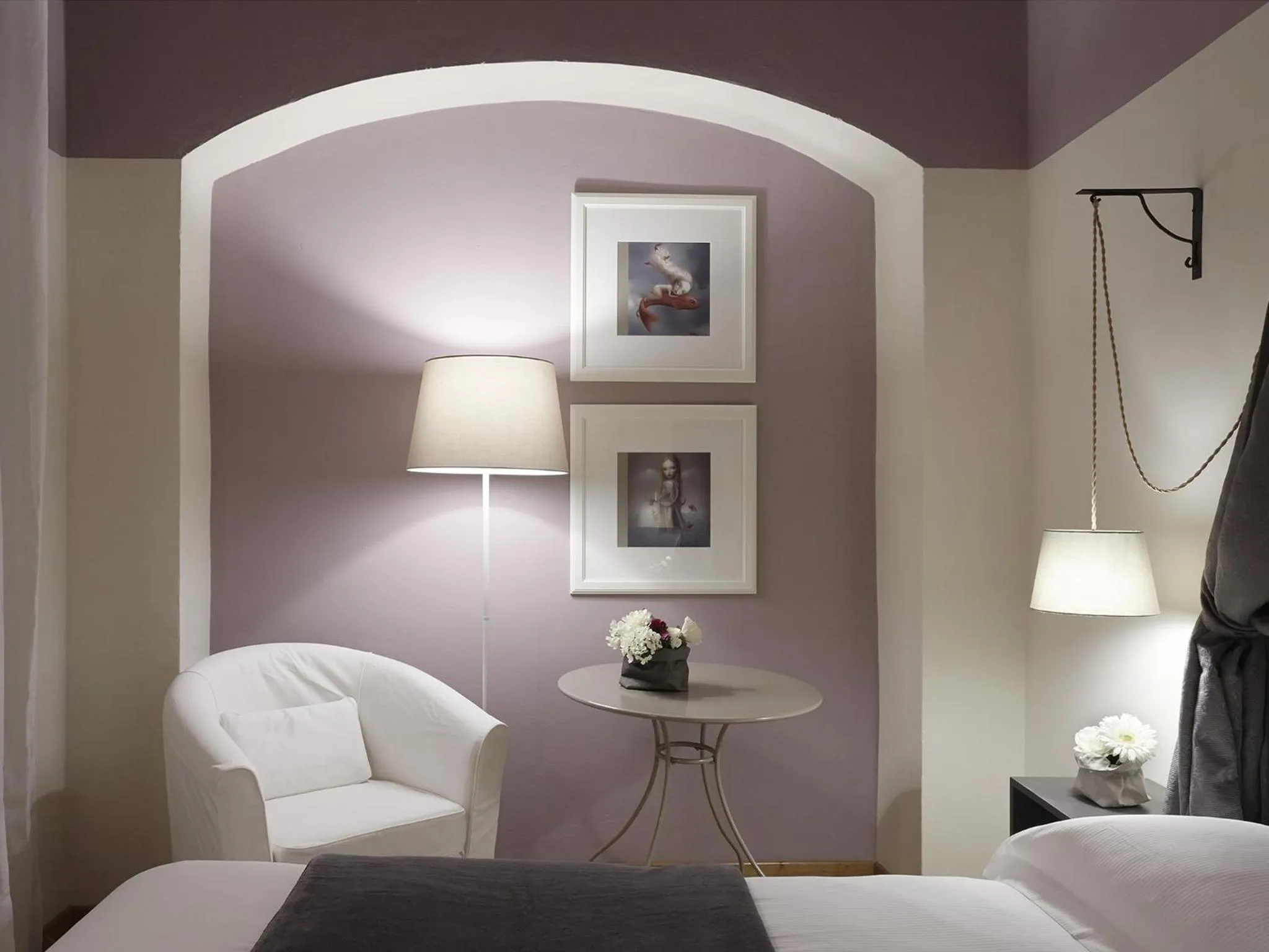 Decorative detail, Bed in Yome - Your Home in Florence