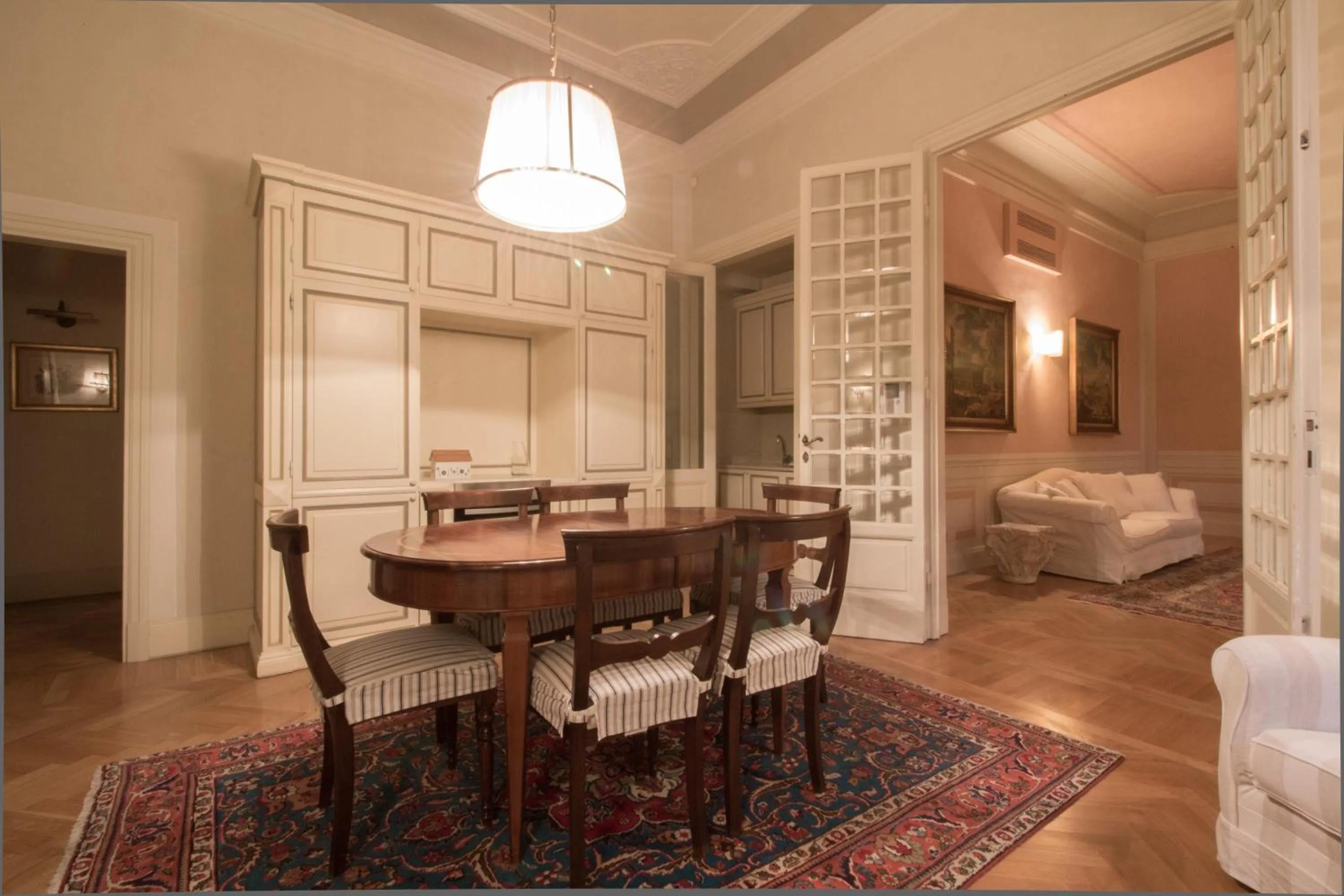 Dining area in Yome - Your Home in Florence