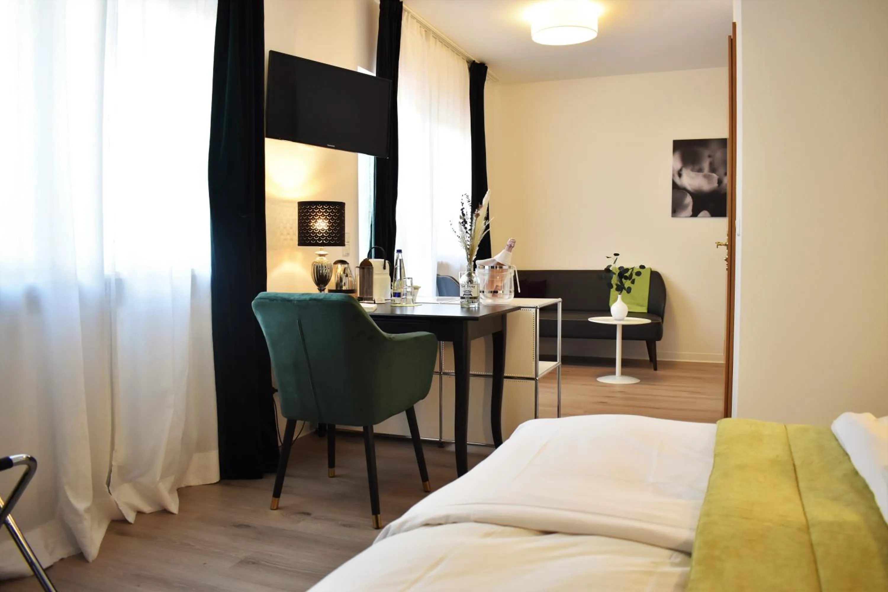 Photo of the whole room, Bed in Hotel zum See