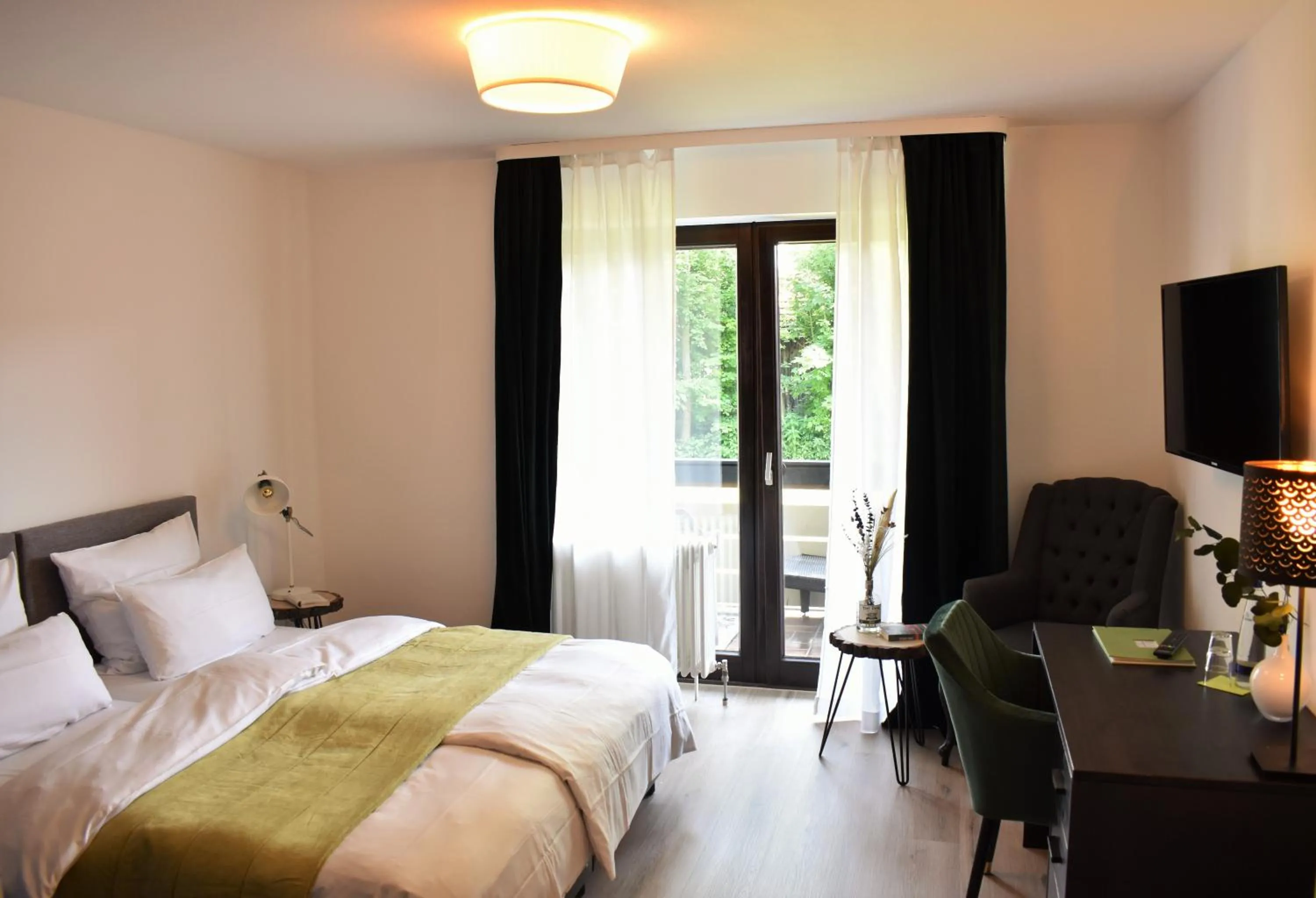 Photo of the whole room, Bed in Hotel zum See