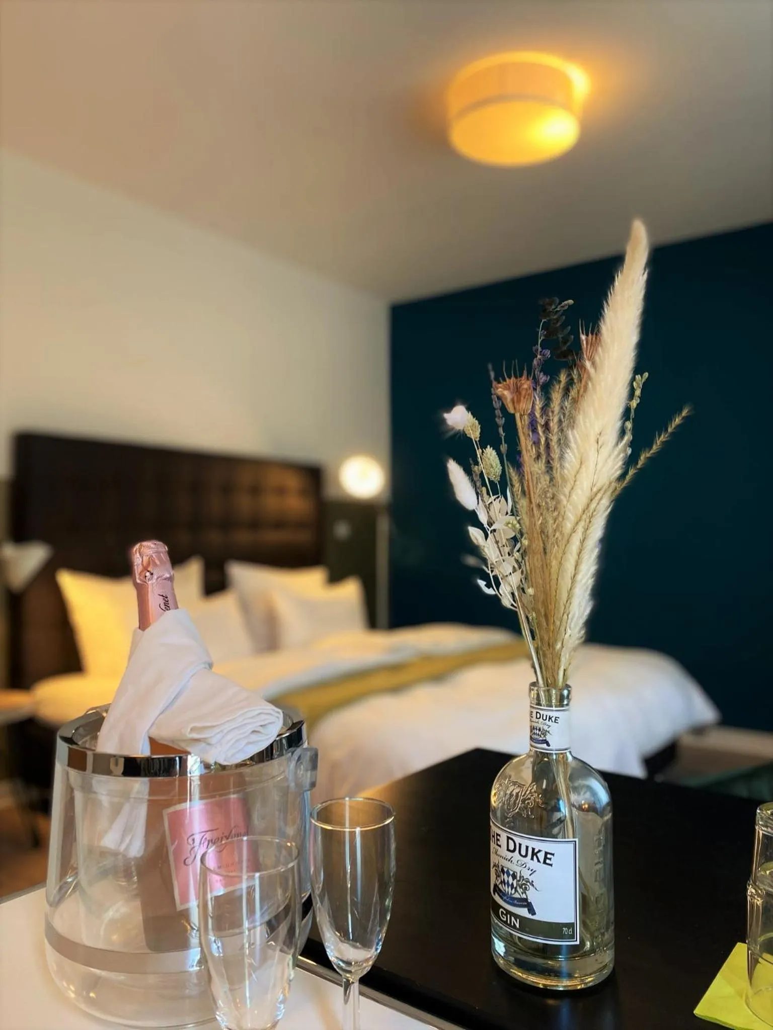 Drinks, Bed in Hotel zum See