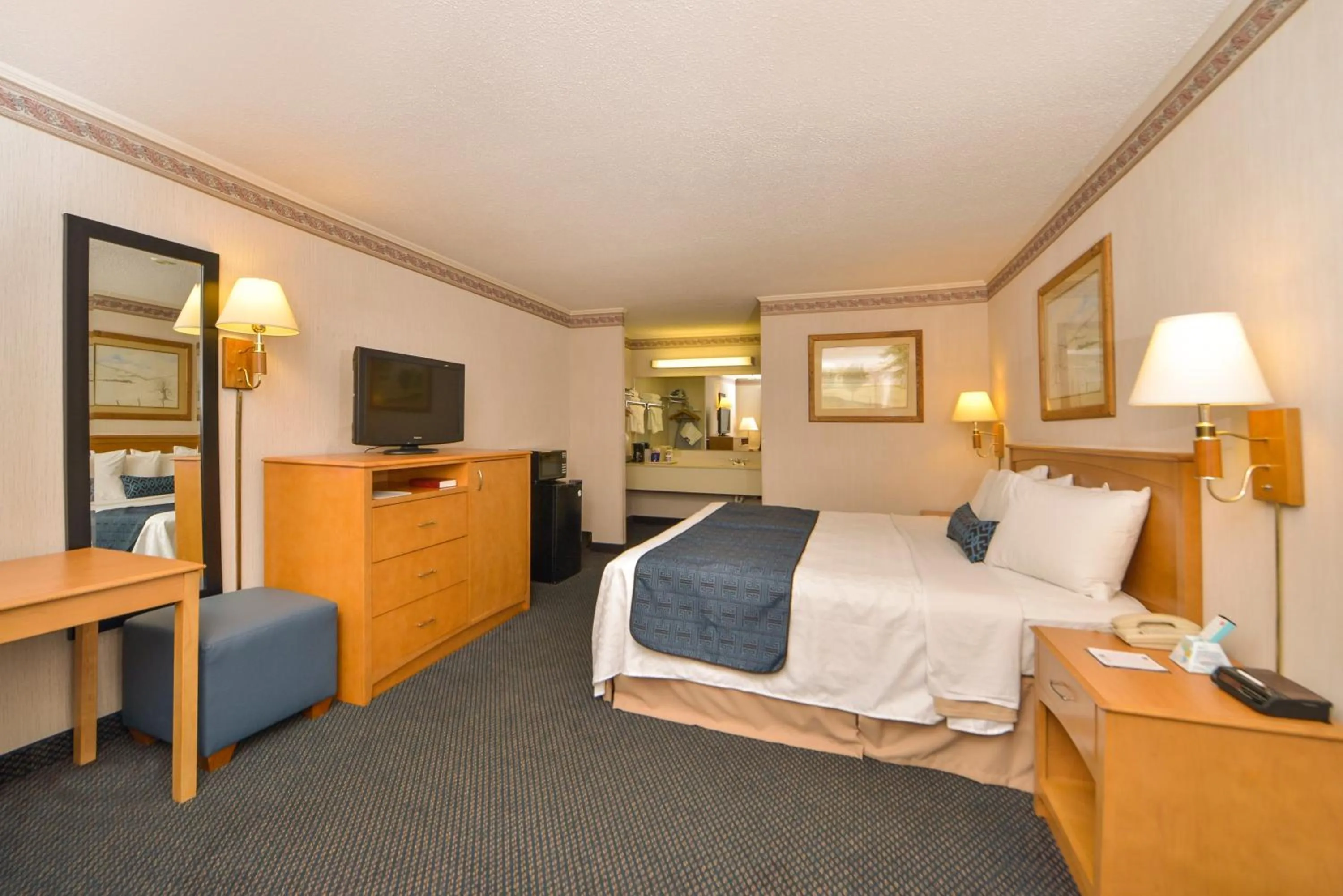 Bedroom in Days Inn by Wyndham Jefferson