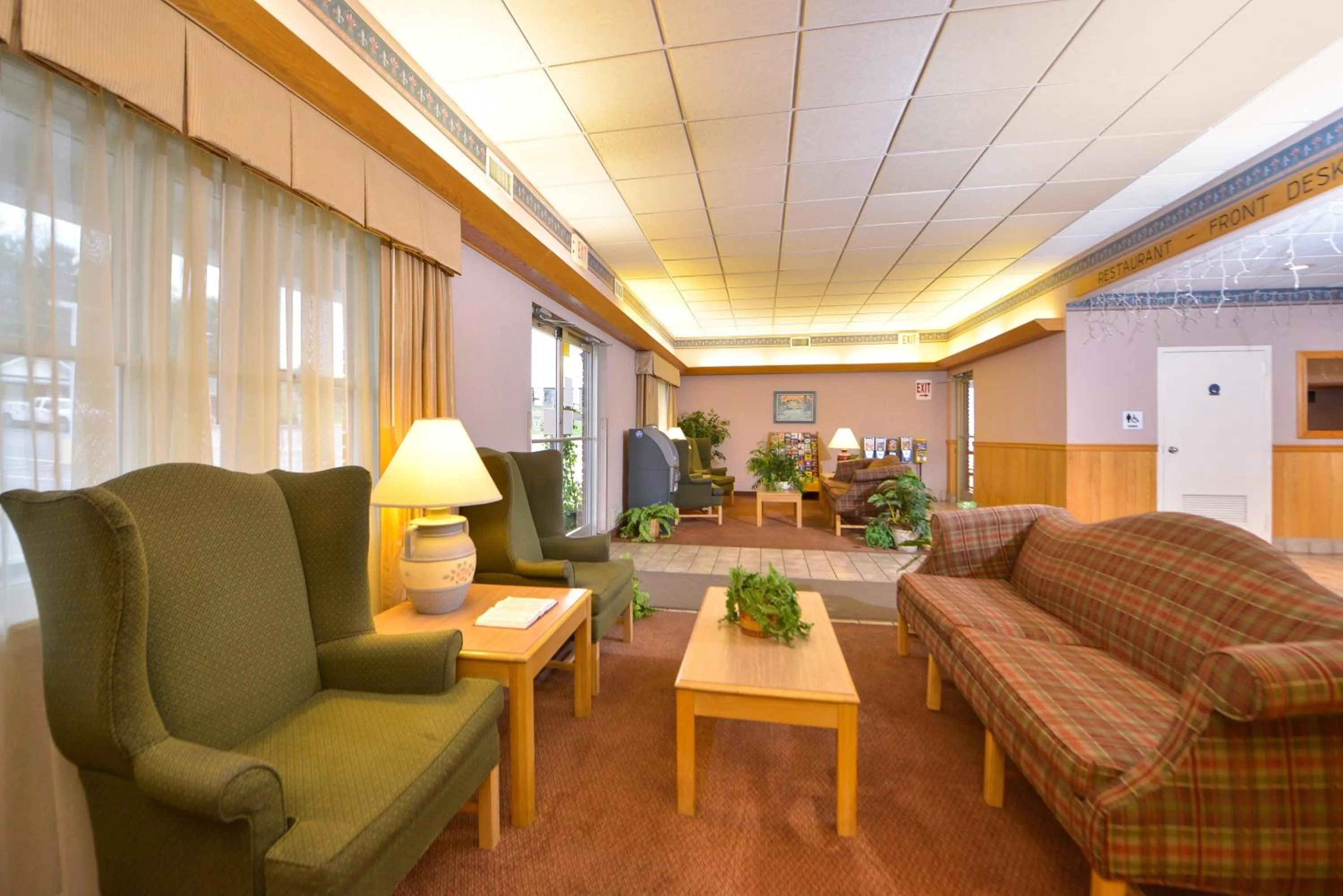 Communal lounge/ TV room, Seating Area in Days Inn by Wyndham Jefferson