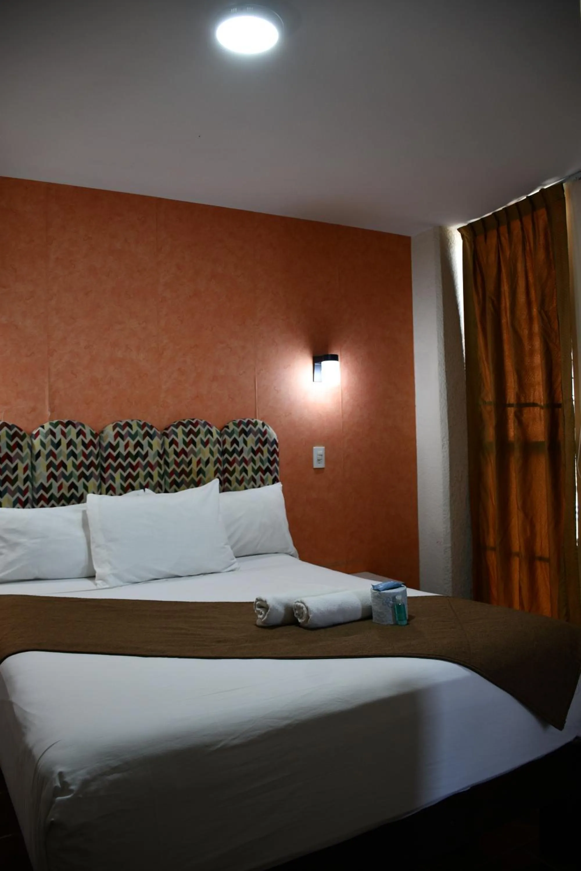 Bedroom, Bed in Hotel Flamingos