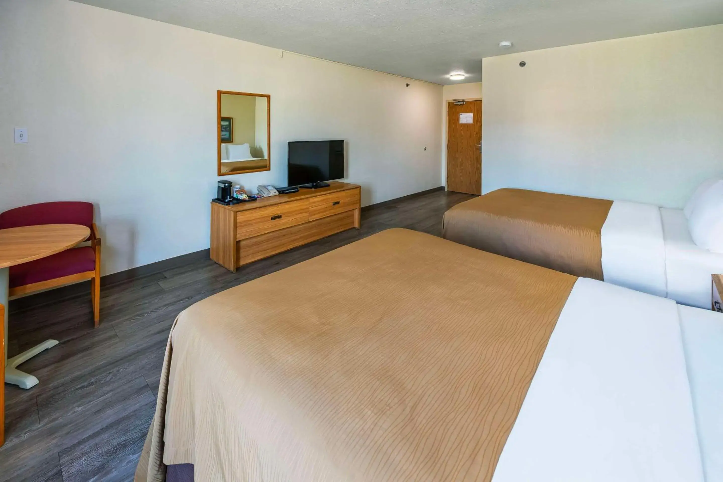 Standard Queen Room with Two Queen Beds - Non-Smoking in Rodeway Inn Standard Queen Room with Two Queen Beds - Non-Smoking in Rodeway Inn