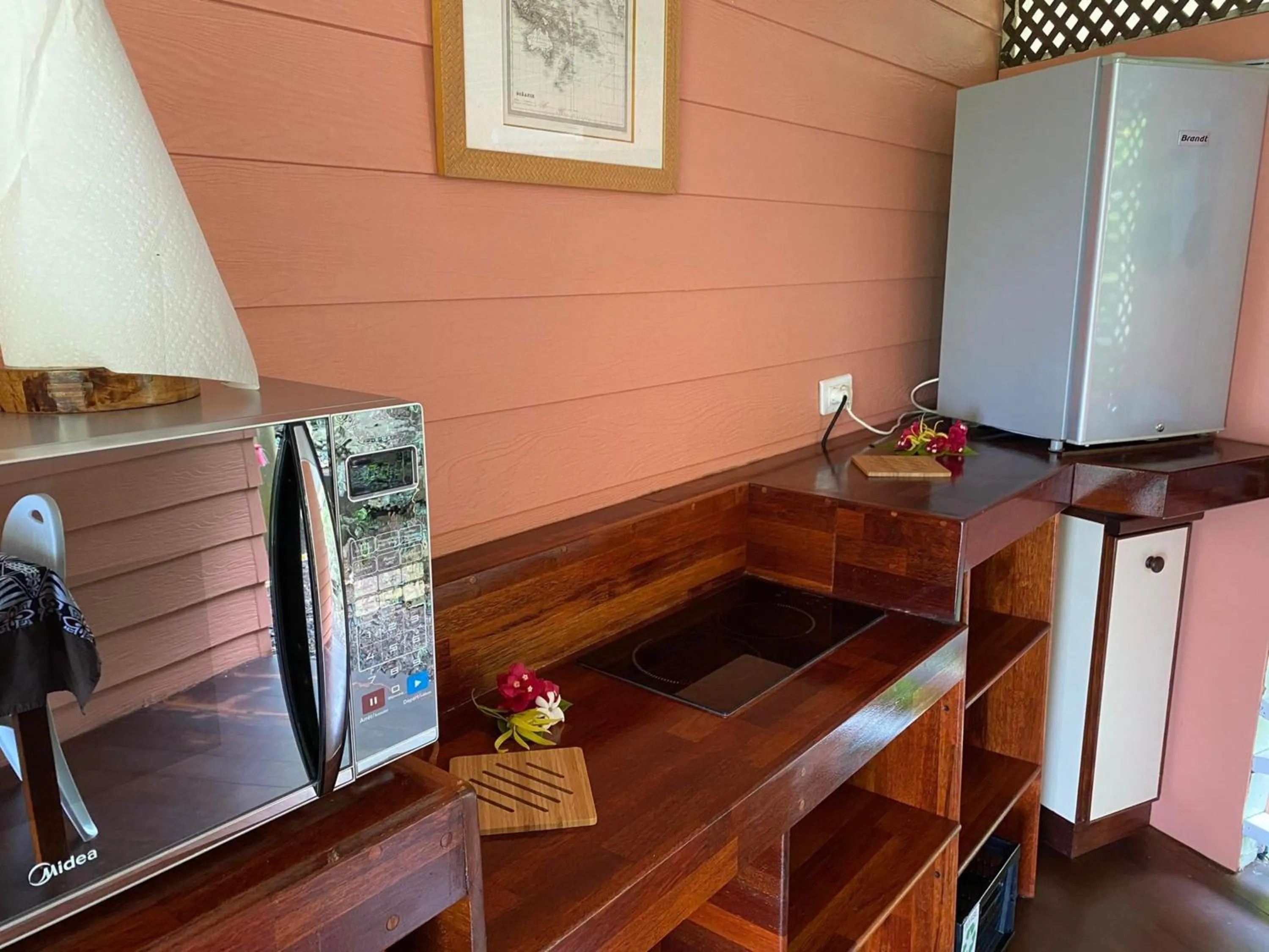 Kitchen or kitchenette in BORA BORA HOLIDAY'S LODGE