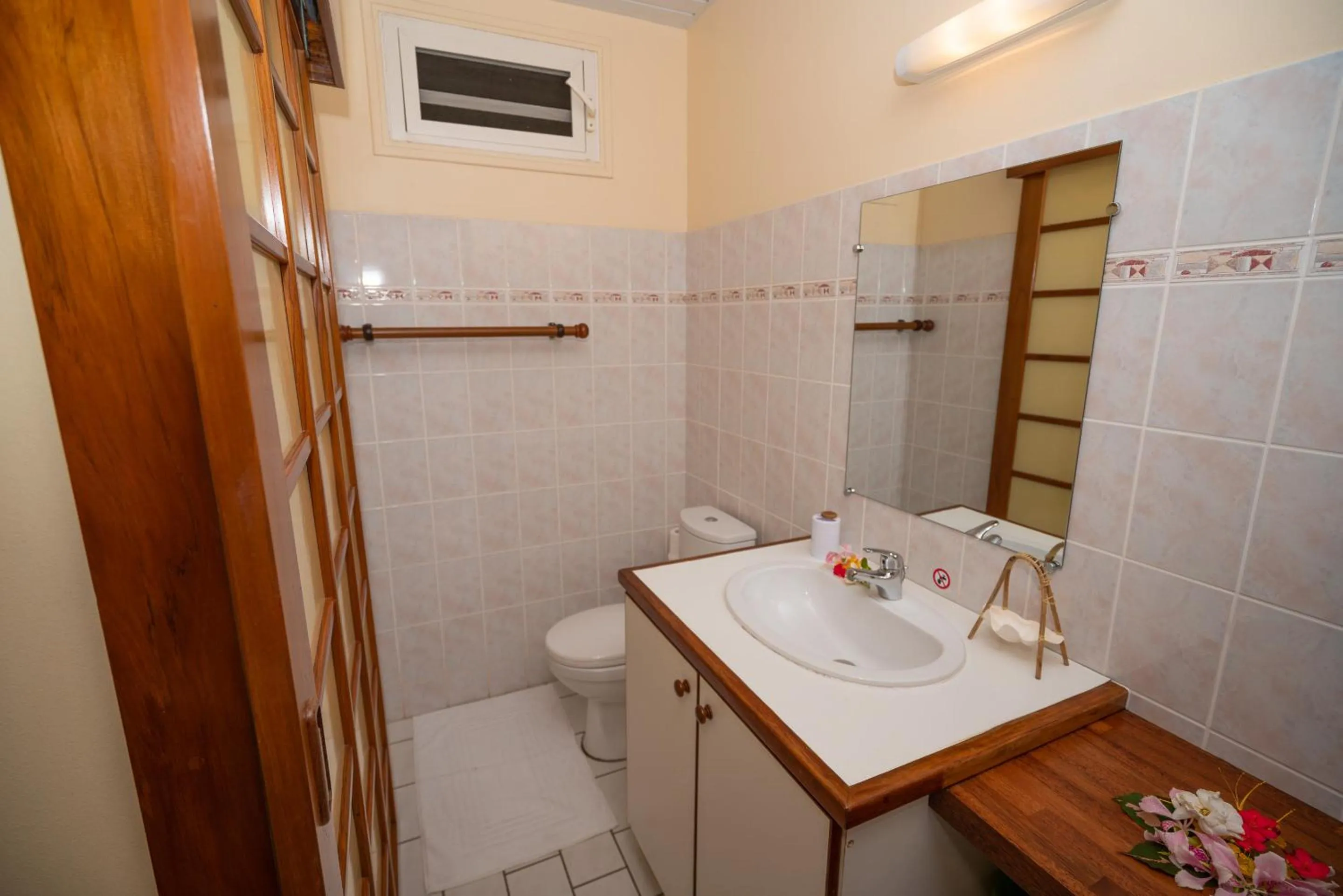 Bathroom in BORA BORA HOLIDAY'S LODGE