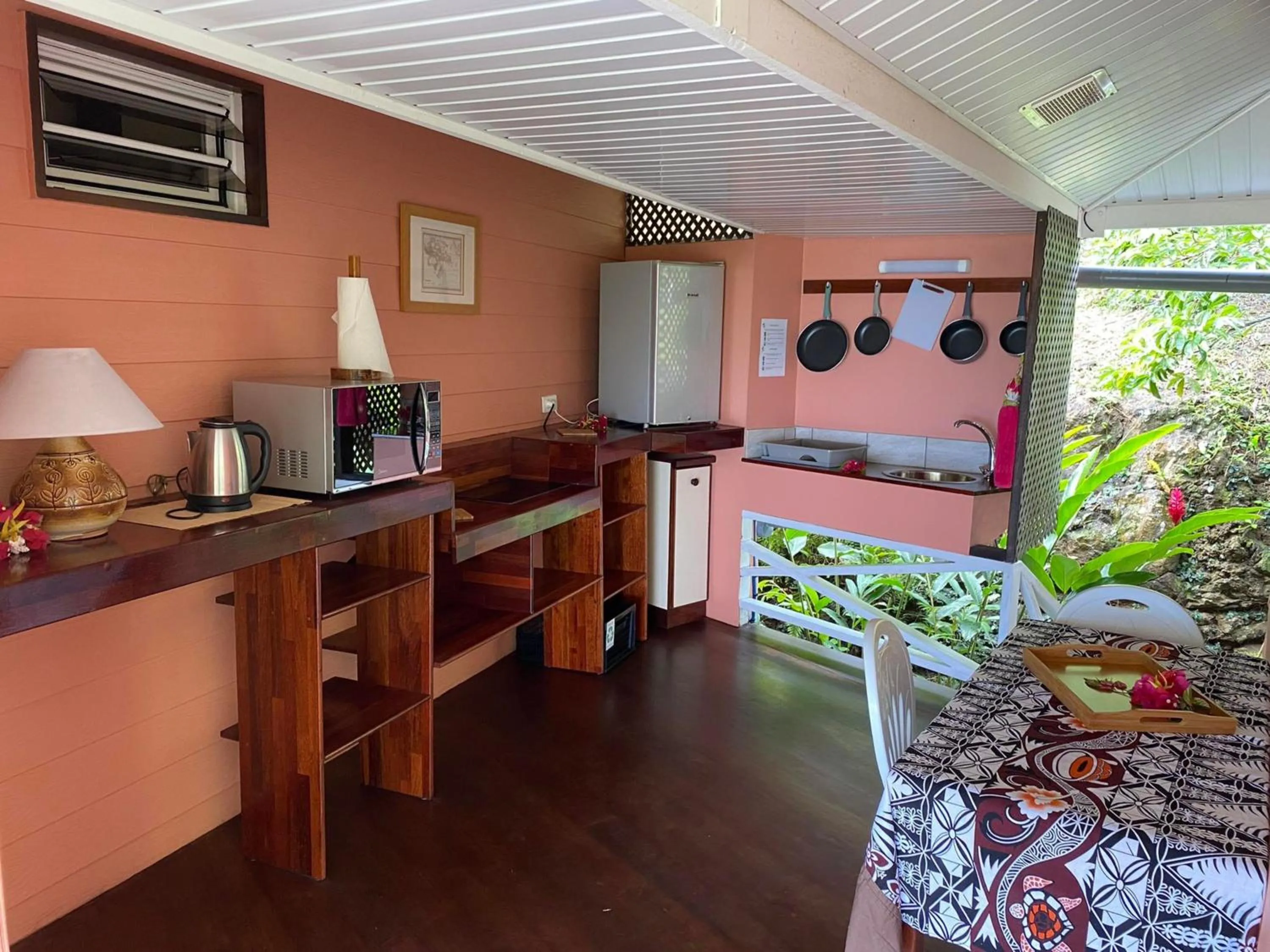 Kitchen or kitchenette in BORA BORA HOLIDAY'S LODGE