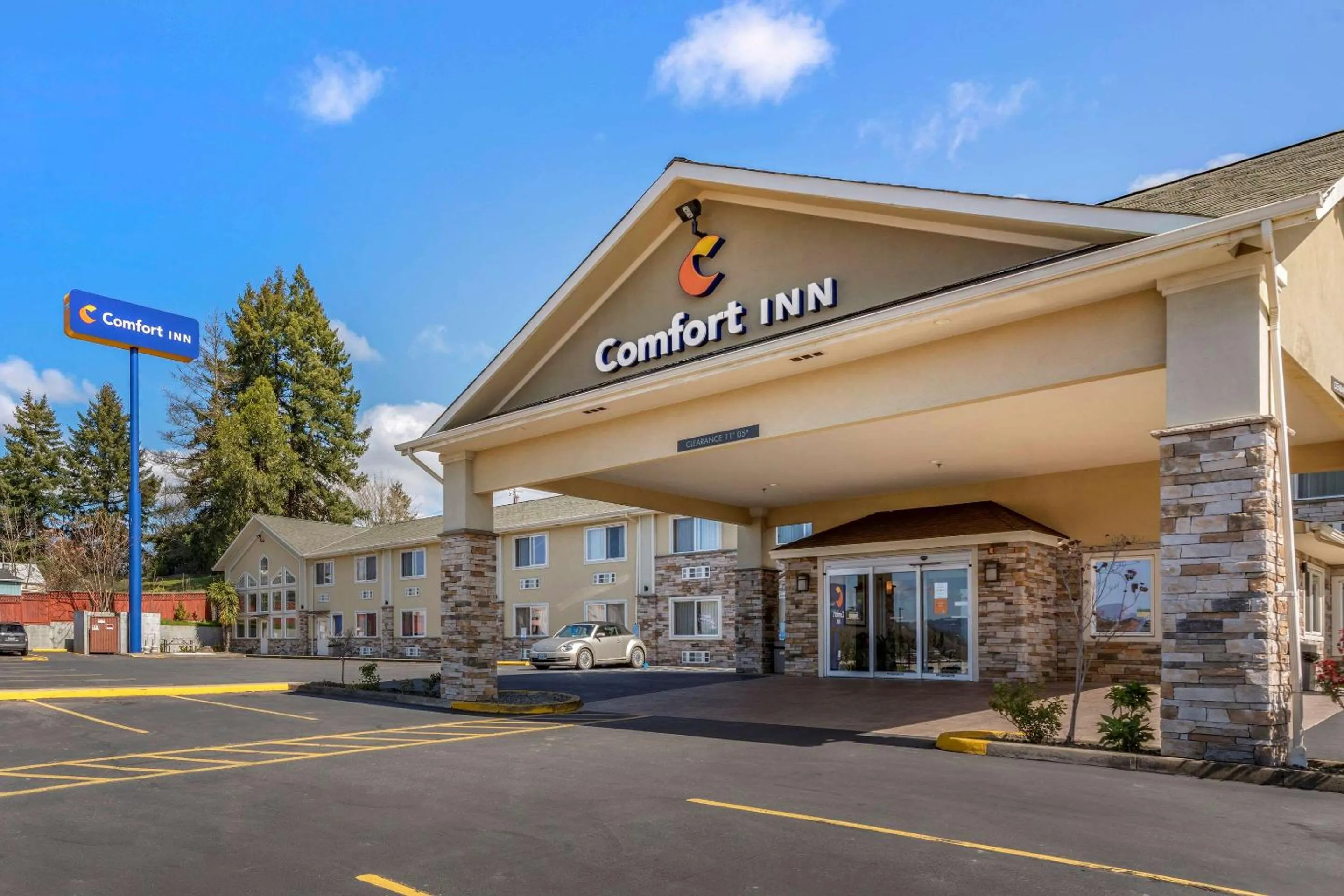 Property building in Comfort Inn Roseburg