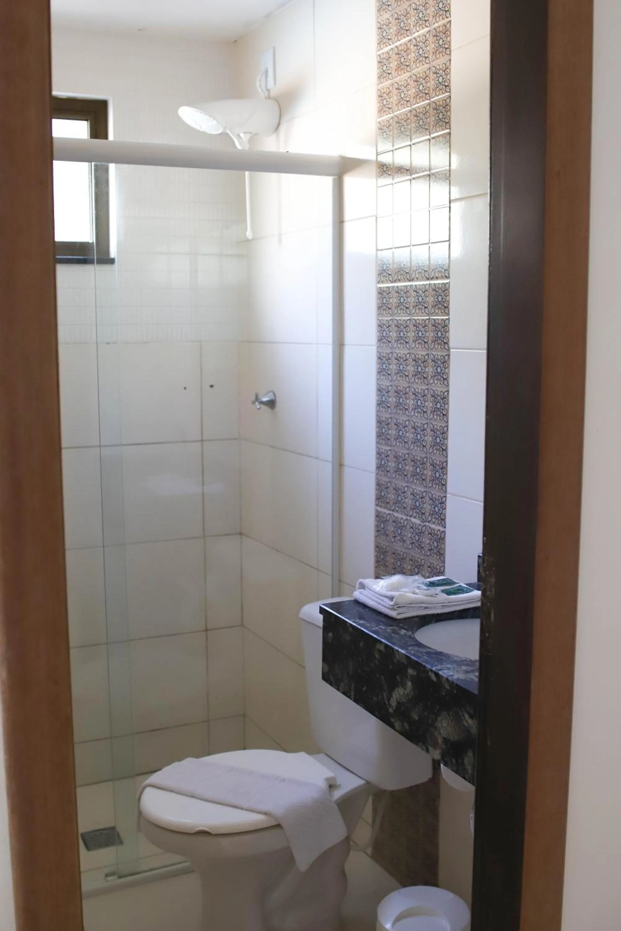 Shower in Hotel Holiday Foz